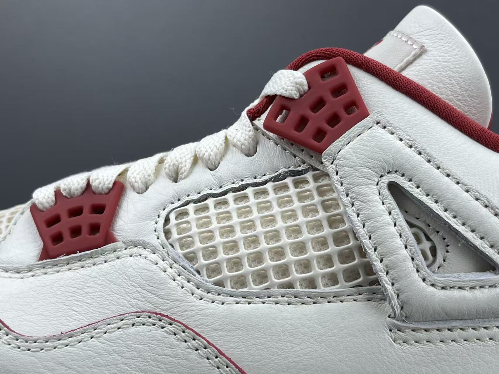 Nike Jordan Air Jordan 4 Retro “Sierra Red” Mid-top retro basketball sneakers in off-red, featuring comfortable, versatile wear and a slip-resistant, durable sole. Suitable for men and women (unisex). - Image 8