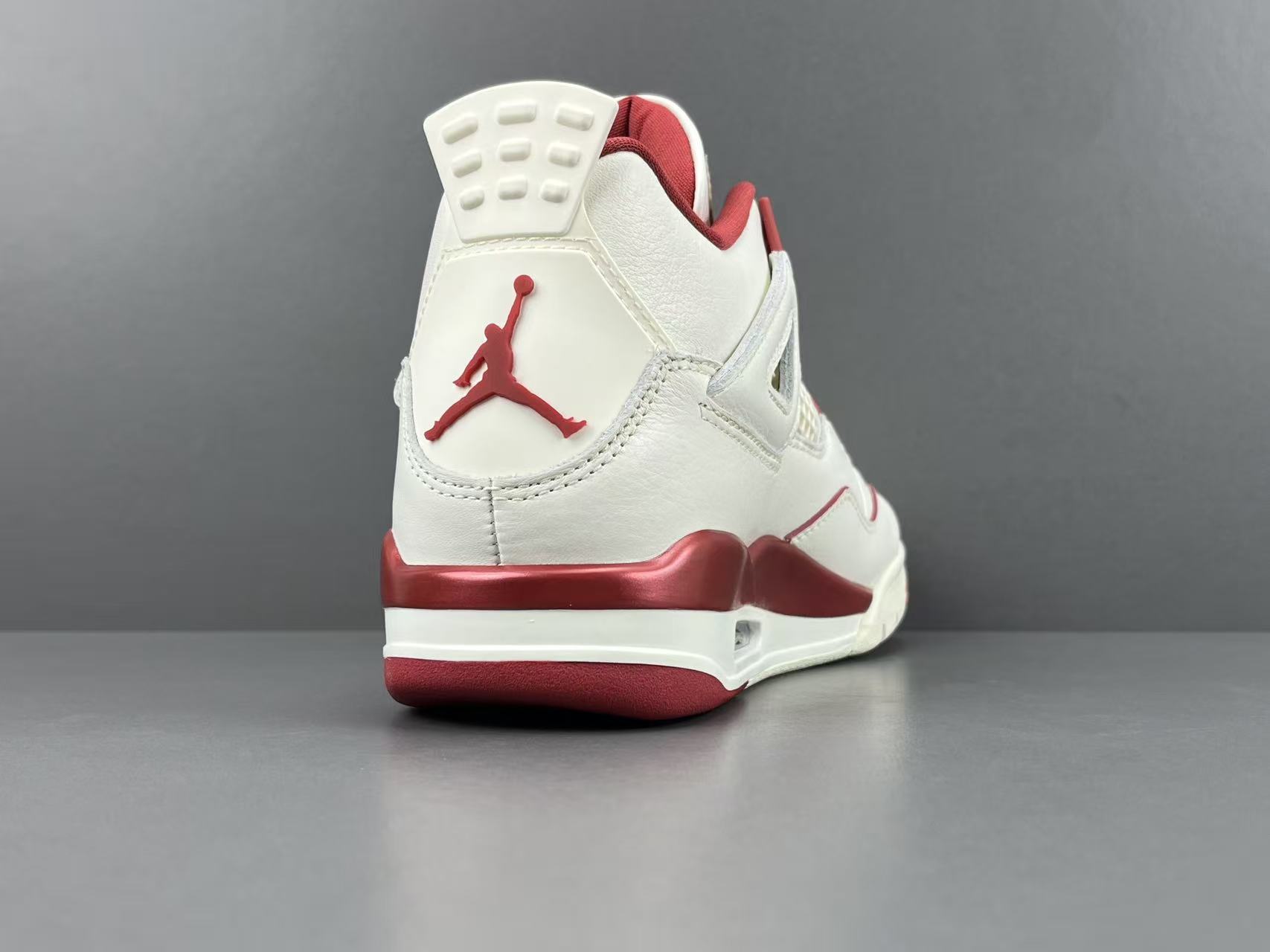Nike Jordan Air Jordan 4 Retro “Sierra Red” Mid-top retro basketball sneakers in off-red, featuring comfortable, versatile wear and a slip-resistant, durable sole. Suitable for men and women (unisex). - Image 12