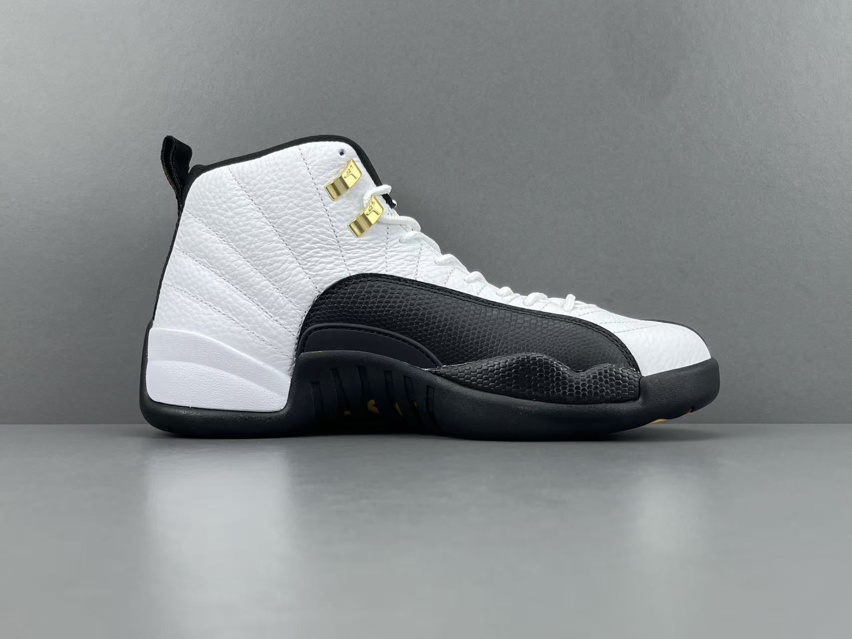 Nike Jordan Air Jordan 12 Retro “Taxi” Men’s high-top retro basketball sneakers in white and black, featuring comfortable cushioning and responsive rebound.