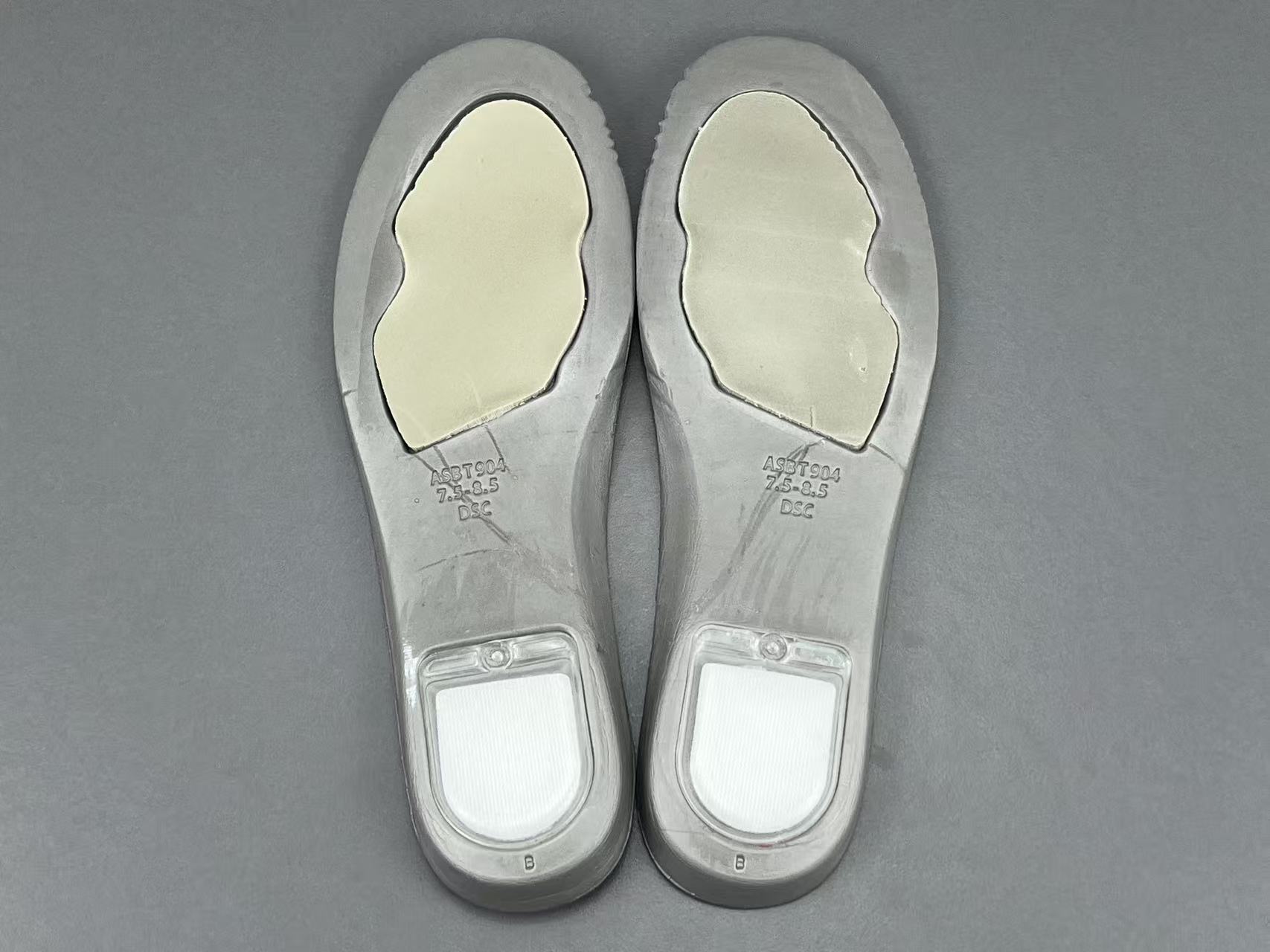 Nike x Supreme Dunk SB Low Low-top skate sneakers featuring comfortable wear, Asia-exclusive edition, and slip-resistant, durable sole. Suitable for men and women (unisex). - Image 6