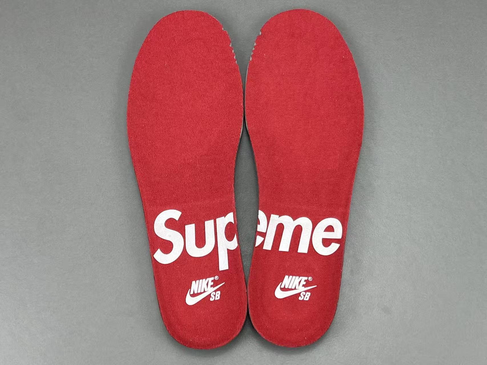 Nike x Supreme Dunk SB Low Low-top skate sneakers featuring comfortable wear, Asia-exclusive edition, and slip-resistant, durable sole. Suitable for men and women (unisex). - Image 7