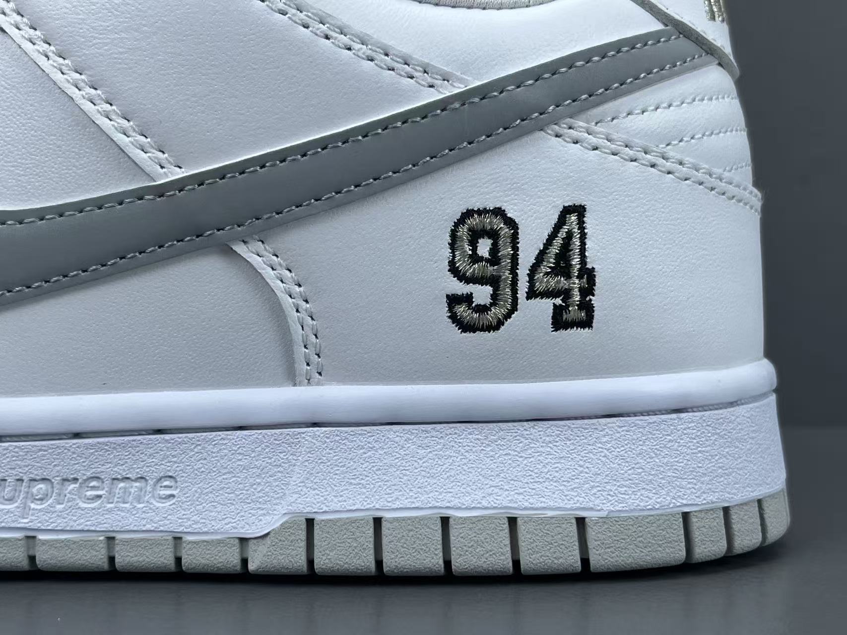 Nike x Supreme Dunk SB Low Low-top skate sneakers featuring comfortable wear, Asia-exclusive edition, and slip-resistant, durable sole. Suitable for men and women (unisex). - Image 8