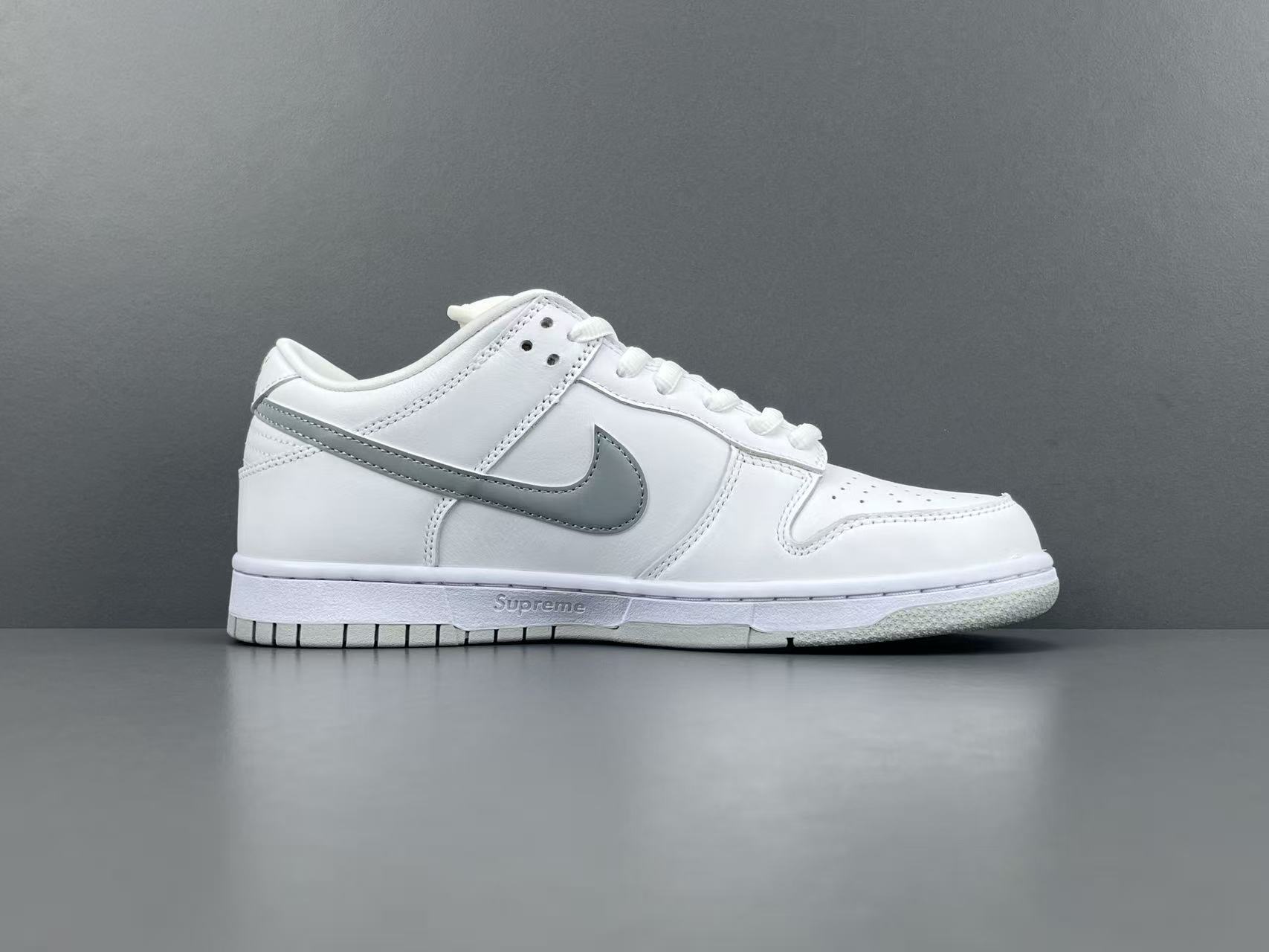 Nike x Supreme Dunk SB Low Low-top skate sneakers featuring comfortable wear, Asia-exclusive edition, and slip-resistant, durable sole. Suitable for men and women (unisex). - Image 11