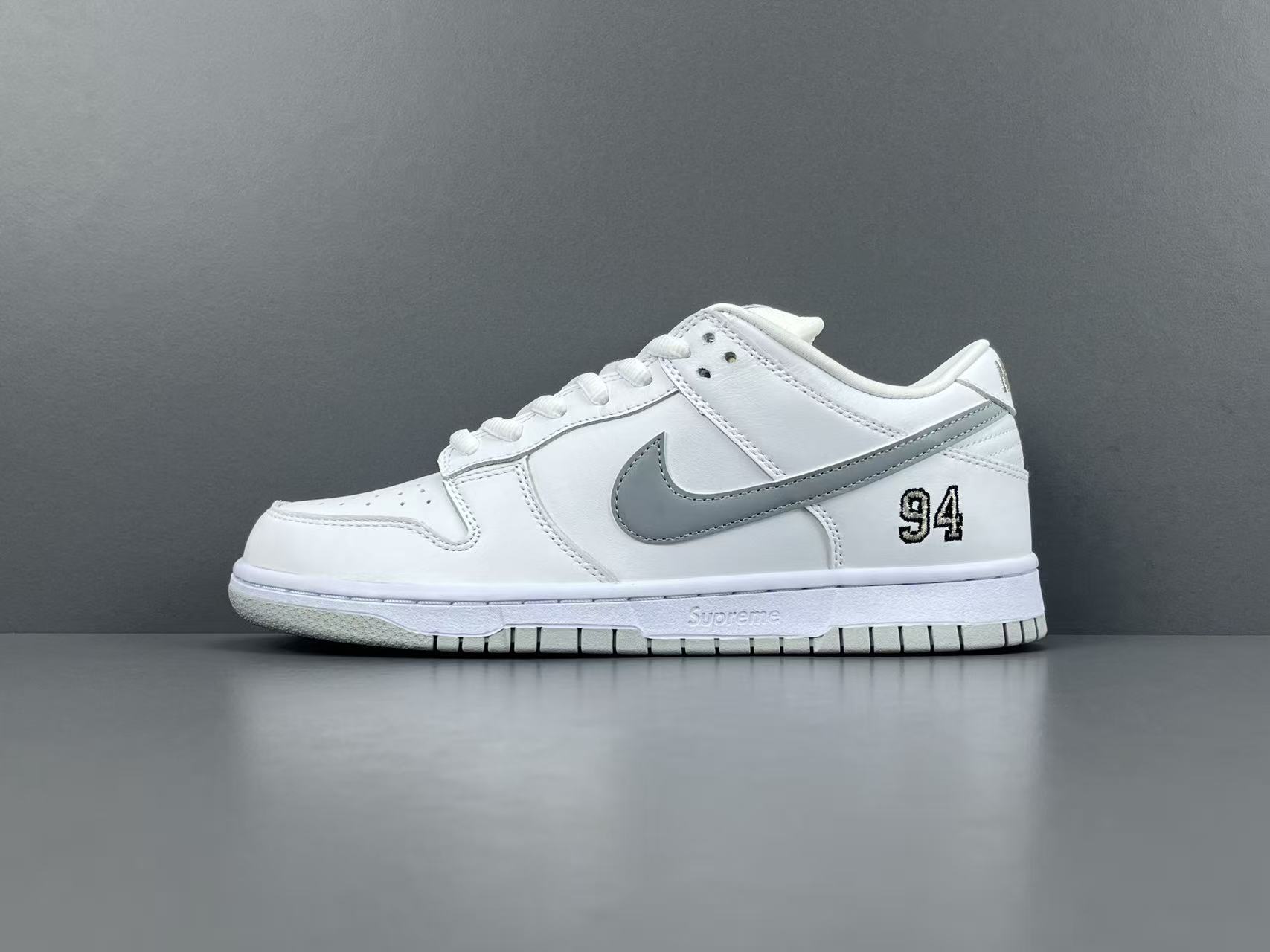 Nike x Supreme Dunk SB Low Low-top skate sneakers featuring comfortable wear, Asia-exclusive edition, and slip-resistant, durable sole. Suitable for men and women (unisex).