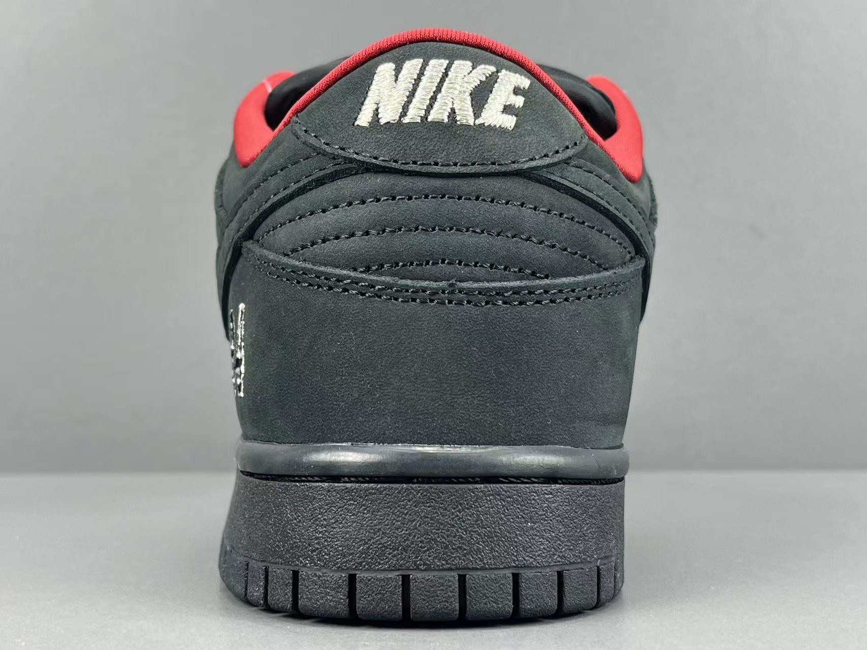 Nike x Supreme Dunk SB Low Low-top skate sneakers in black, featuring soft and comfortable wear, slip-resistant and durable sole. Suitable for men and women (unisex). - Image 2