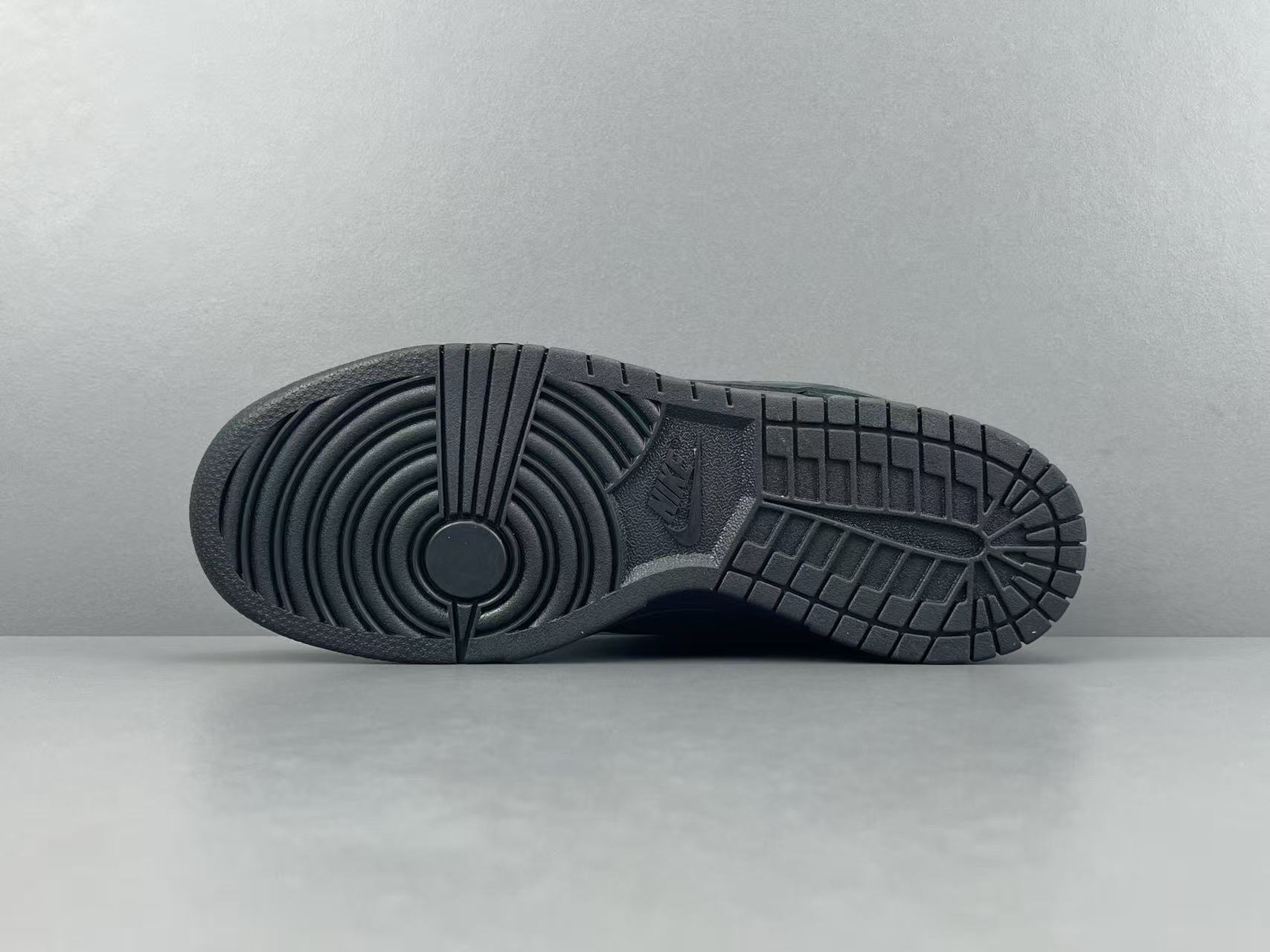 Nike x Supreme Dunk SB Low Low-top skate sneakers in black, featuring soft and comfortable wear, slip-resistant and durable sole. Suitable for men and women (unisex). - Image 10