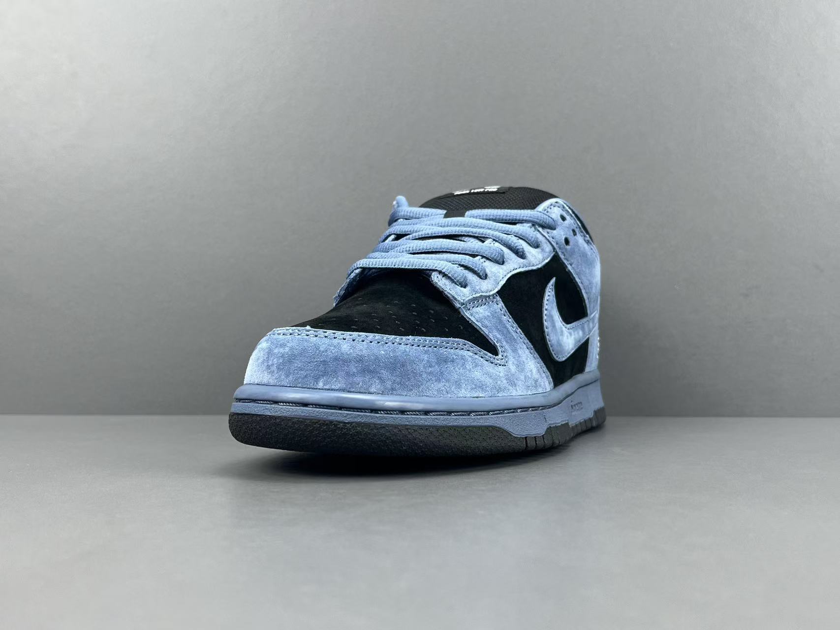 Nike x Supreme Dunk SB Low Low-top skate sneakers in black and blue, featuring soft and comfortable wear and a slip-resistant, durable sole. Suitable for men and women (unisex). - Image 10