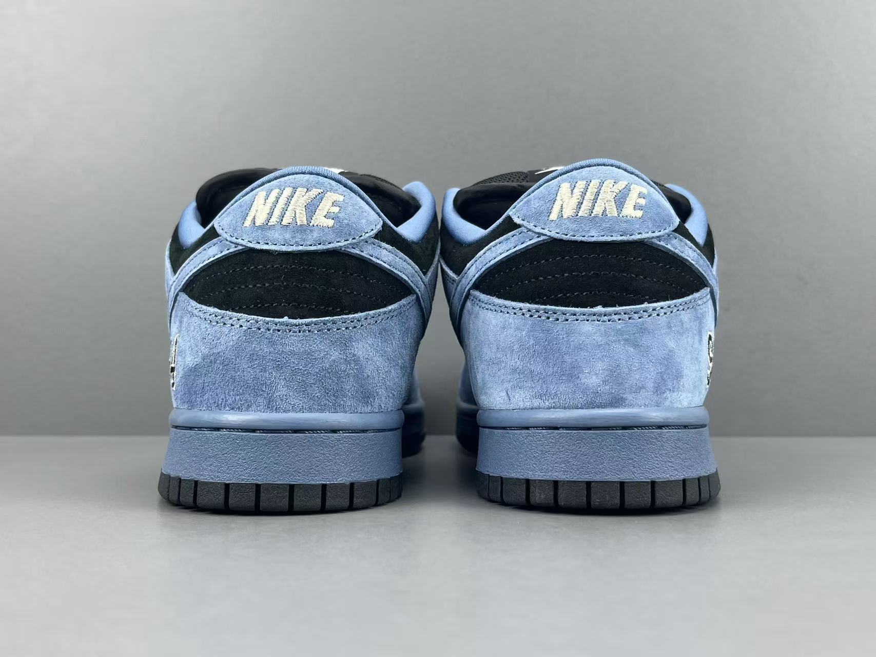 Nike x Supreme Dunk SB Low Low-top skate sneakers in black and blue, featuring soft and comfortable wear and a slip-resistant, durable sole. Suitable for men and women (unisex). - Image 12
