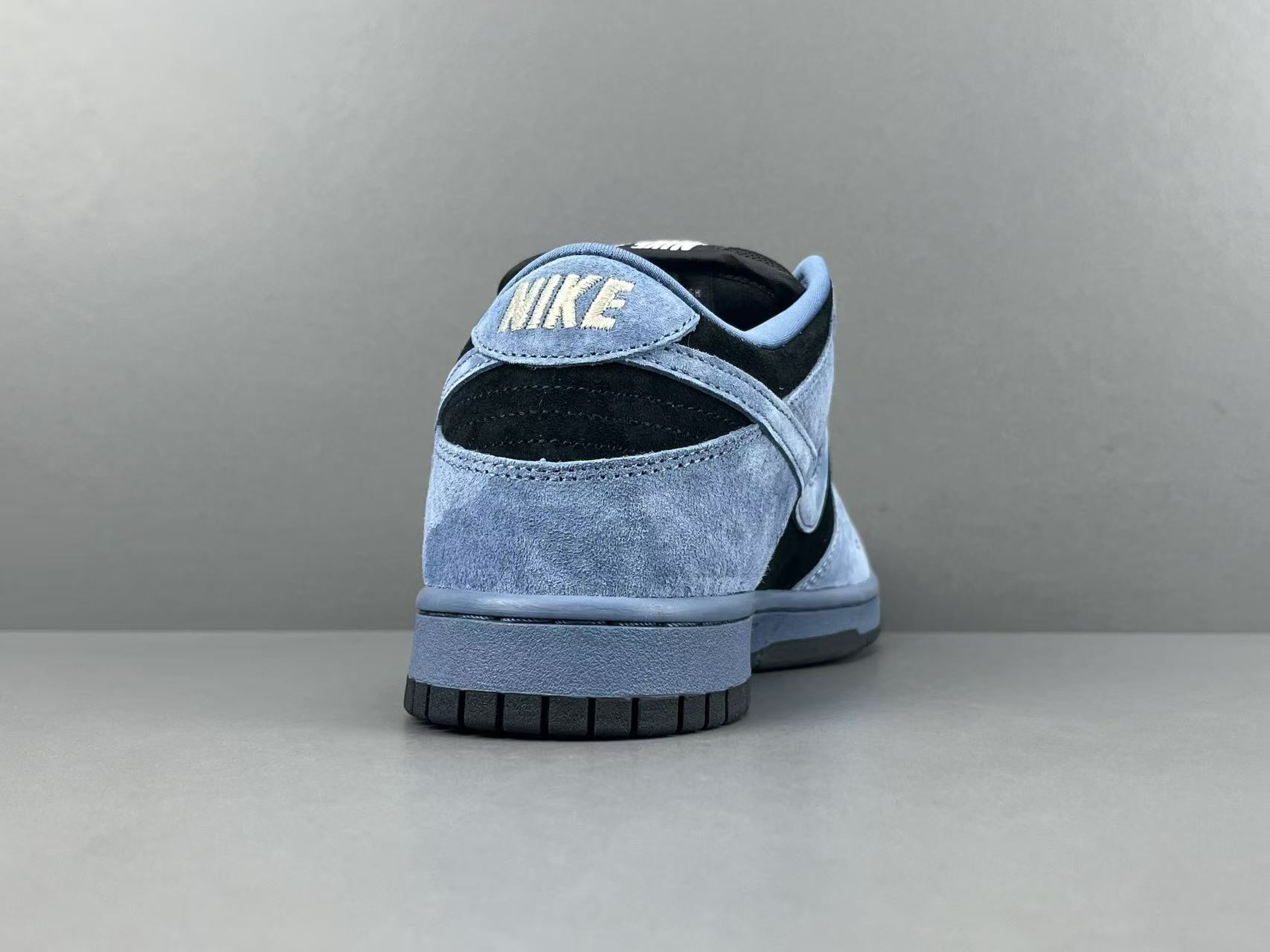 Nike x Supreme Dunk SB Low Low-top skate sneakers in black and blue, featuring soft and comfortable wear and a slip-resistant, durable sole. Suitable for men and women (unisex). - Image 13