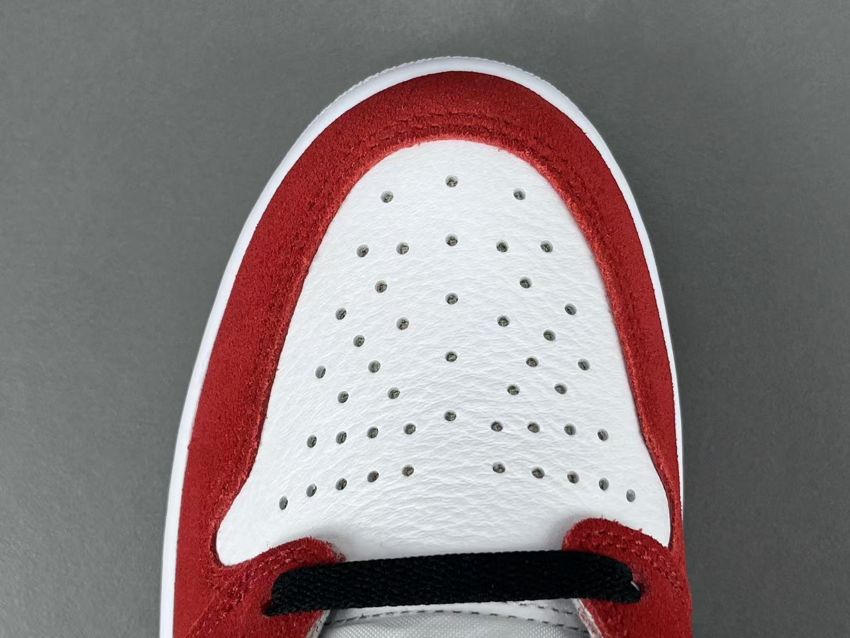 Jordan x Travis Scott Air Jordan 1 High OG TS SP High-top collaborative basketball sneakers featuring the reverse Swoosh “Chicago” colorway. - Image 2