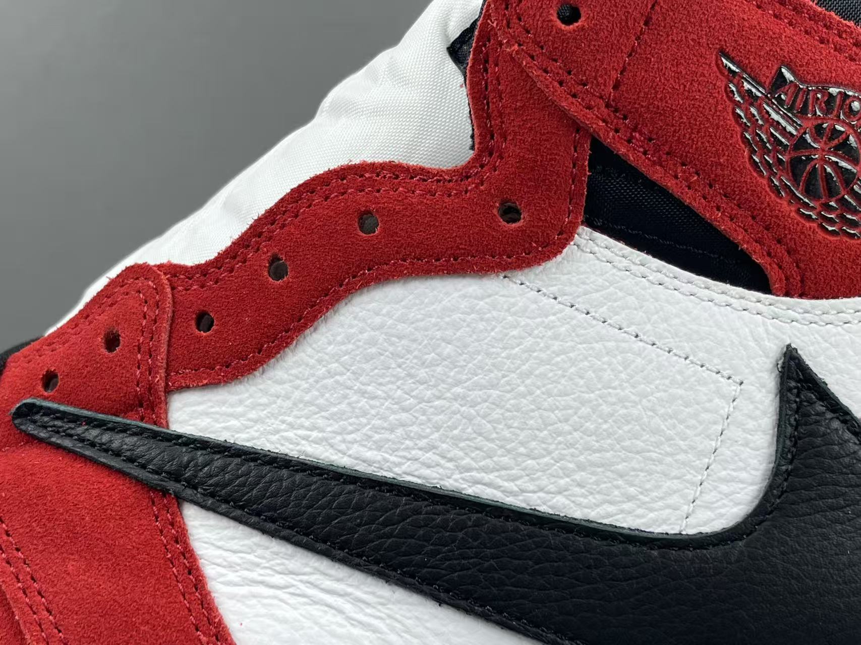 Jordan x Travis Scott Air Jordan 1 High OG TS SP High-top collaborative basketball sneakers featuring the reverse Swoosh “Chicago” colorway. - Image 9