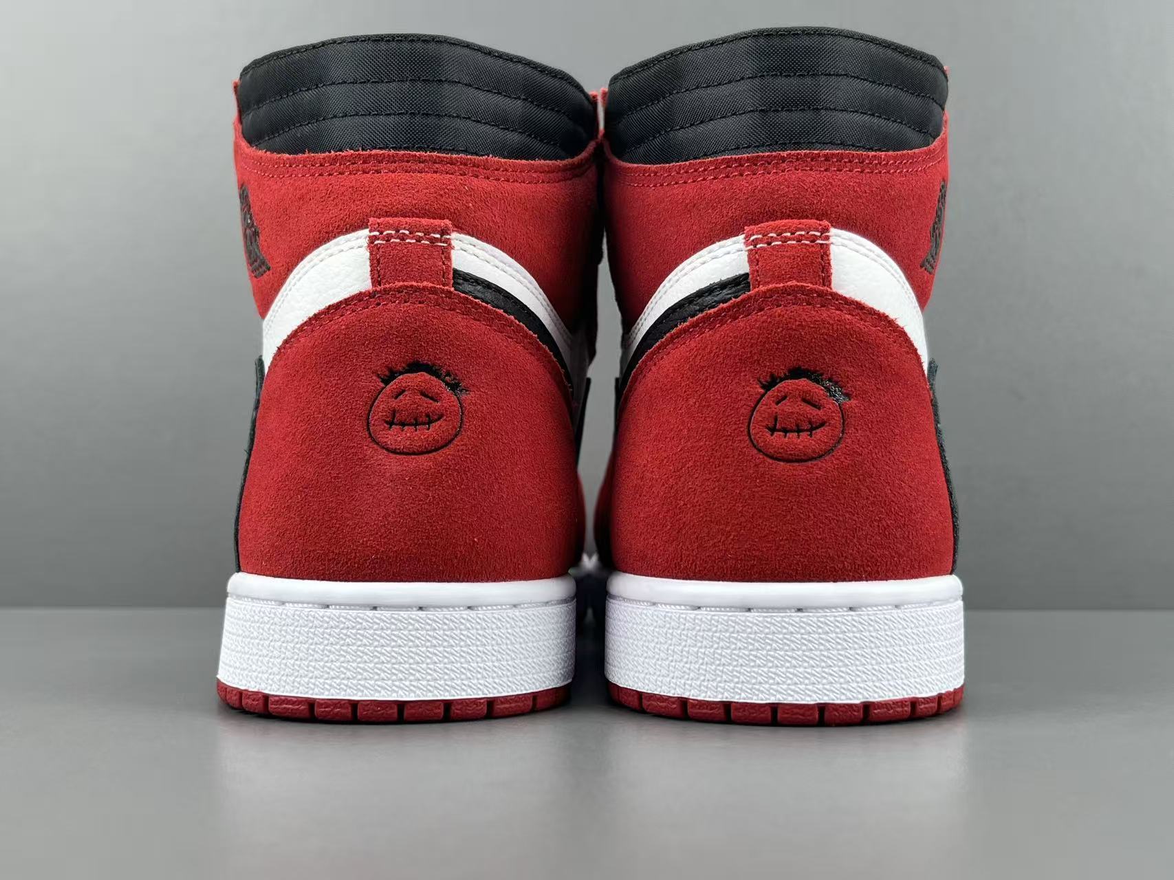 Jordan x Travis Scott Air Jordan 1 High OG TS SP High-top collaborative basketball sneakers featuring the reverse Swoosh “Chicago” colorway. - Image 14