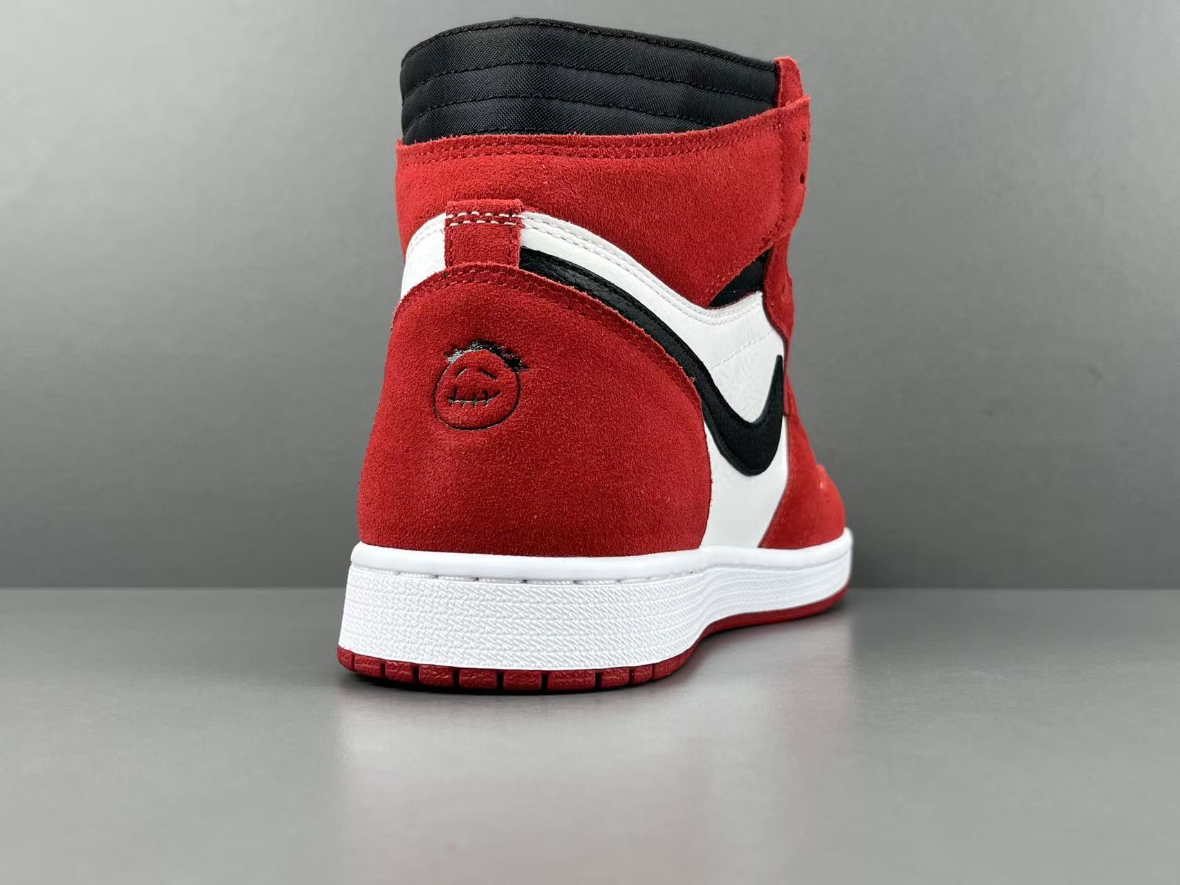 Jordan x Travis Scott Air Jordan 1 High OG TS SP High-top collaborative basketball sneakers featuring the reverse Swoosh “Chicago” colorway. - Image 15