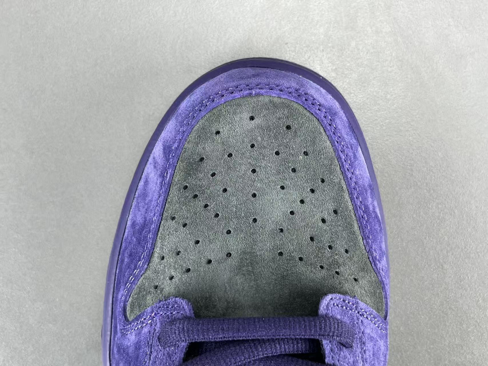 Nike x Supreme Dunk SB Low Low-top skate sneakers in purple, featuring comfortable wear, Europe-exclusive edition, and slip-resistant, durable sole. Suitable for men and women (unisex). - Image 2