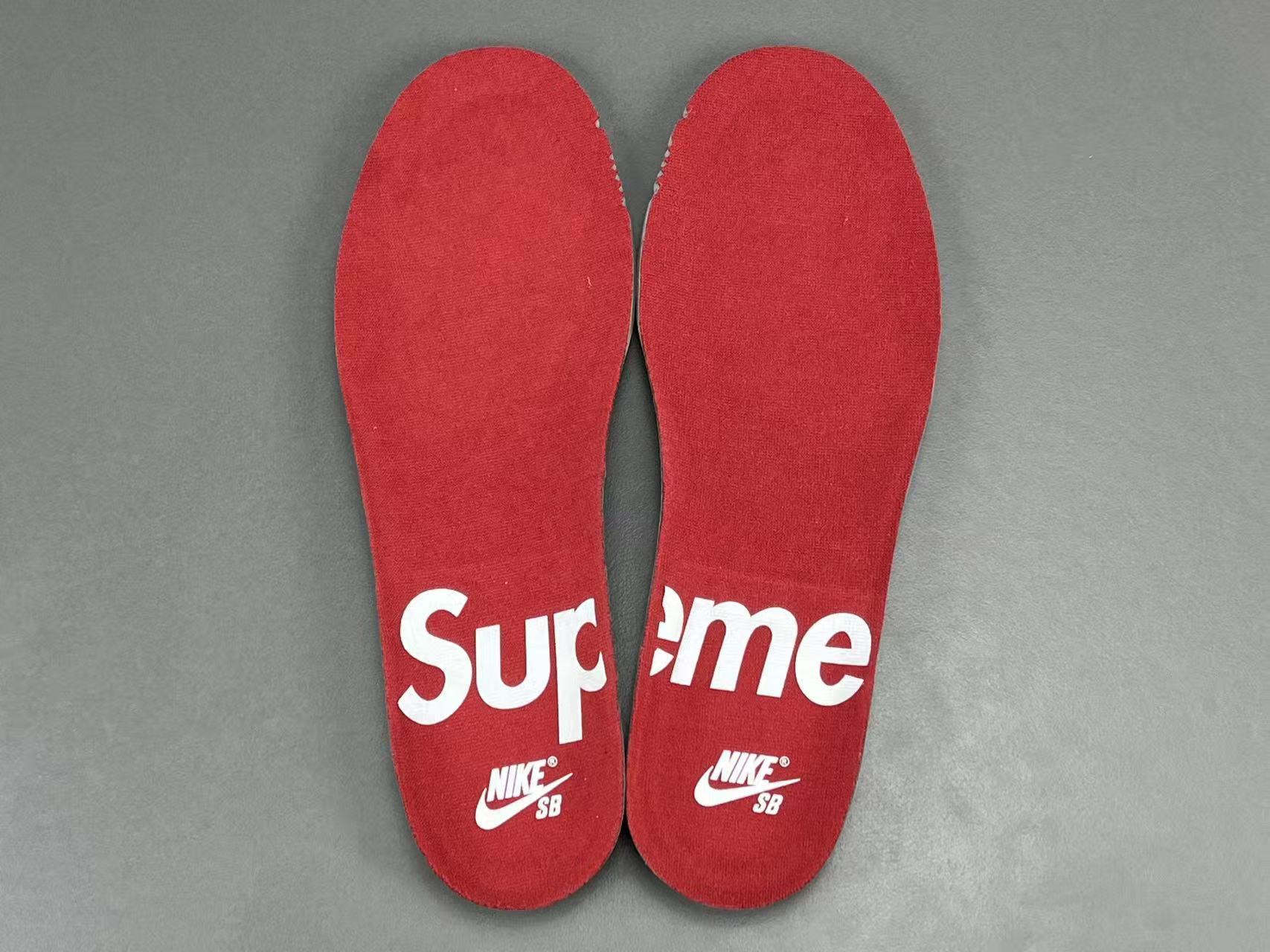 Nike x Supreme Dunk SB Low Low-top skate sneakers in purple, featuring comfortable wear, Europe-exclusive edition, and slip-resistant, durable sole. Suitable for men and women (unisex). - Image 3