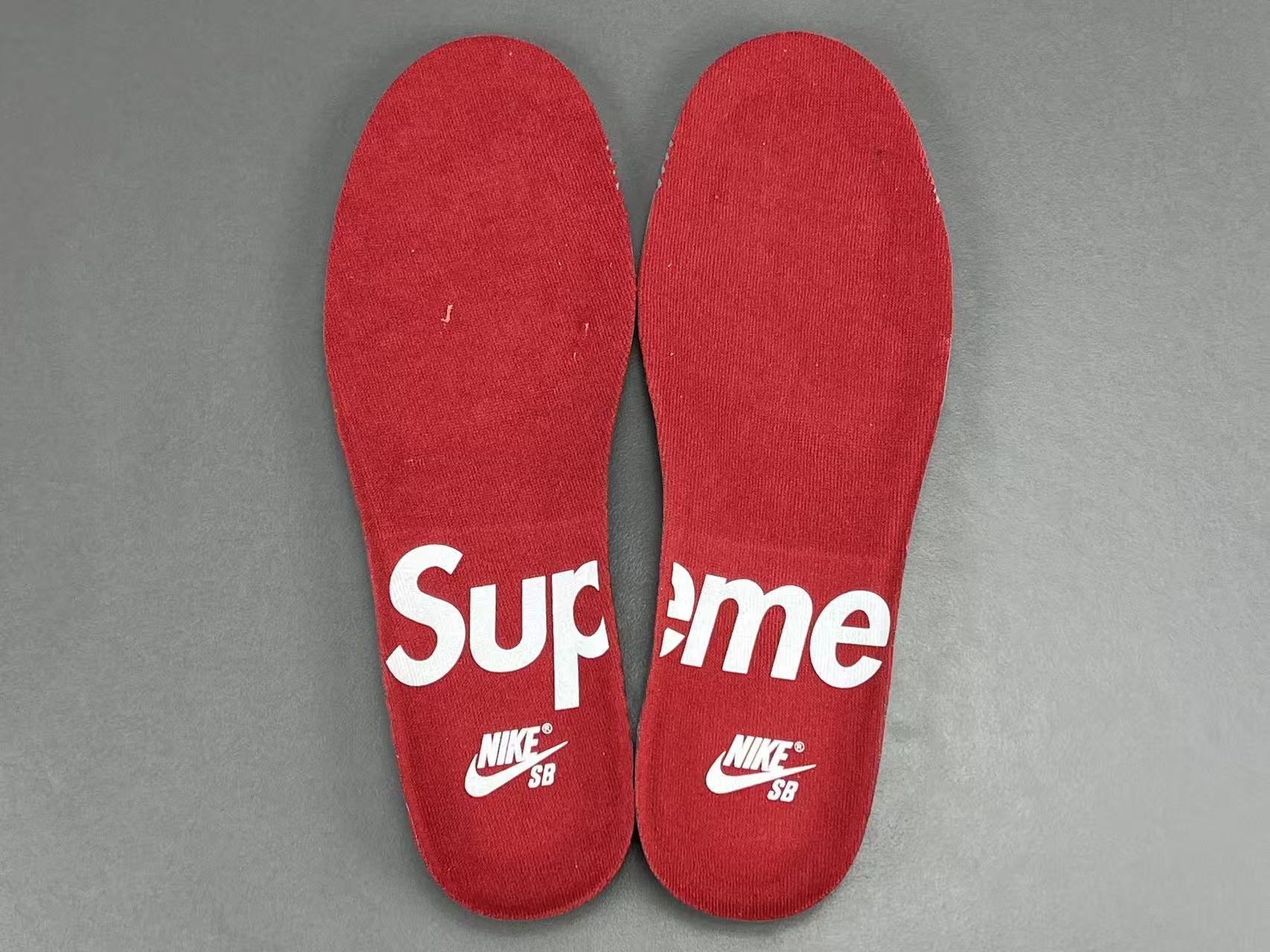 Nike x Supreme Dunk SB Low Low-top skate sneakers in yellow and black, featuring comfortable wear, Asia-exclusive edition, and slip-resistant, durable sole. Suitable for men and women (unisex). - Image 4