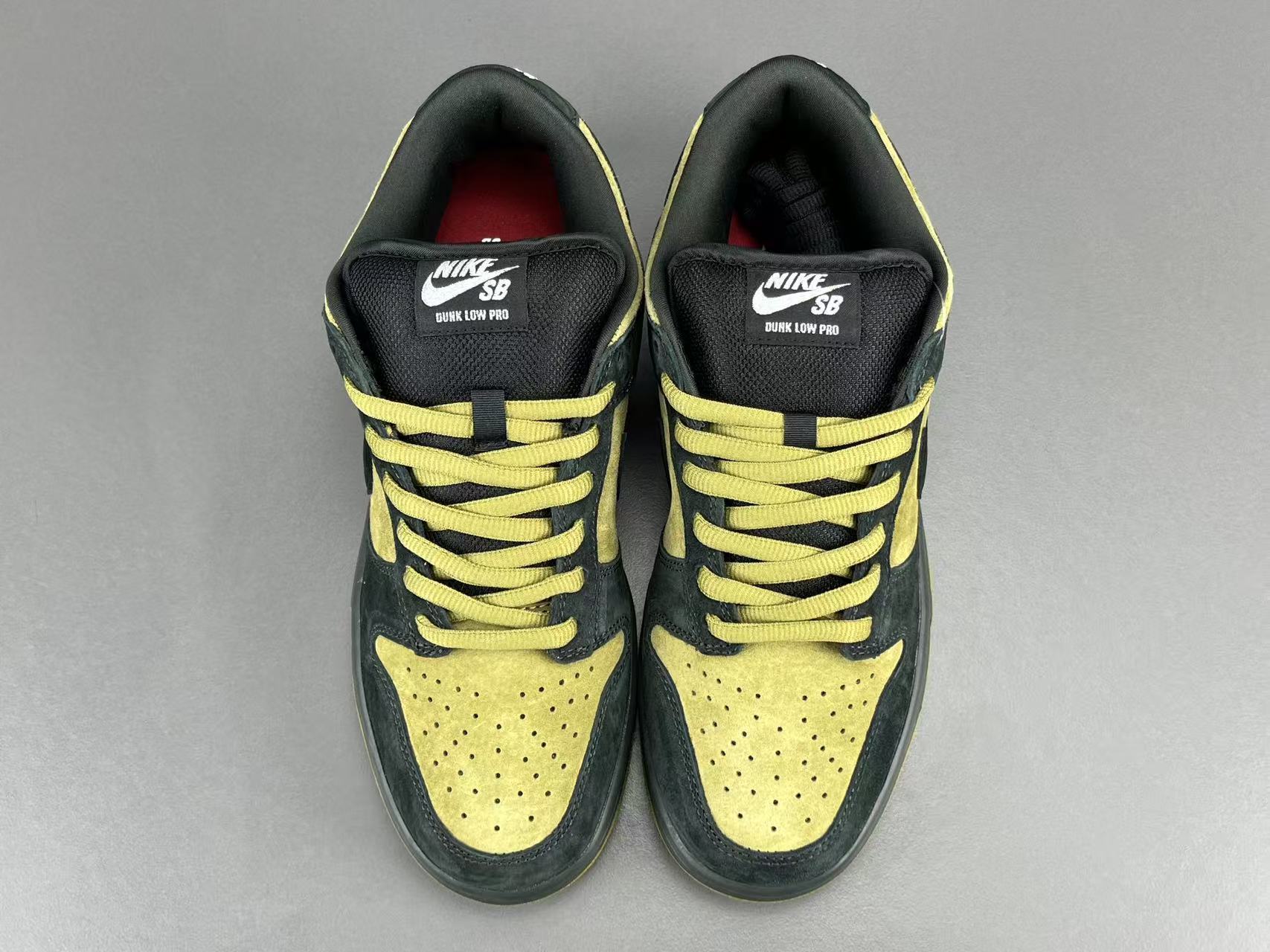 Nike x Supreme Dunk SB Low Low-top skate sneakers in yellow and black, featuring comfortable wear, Asia-exclusive edition, and slip-resistant, durable sole. Suitable for men and women (unisex). - Image 14