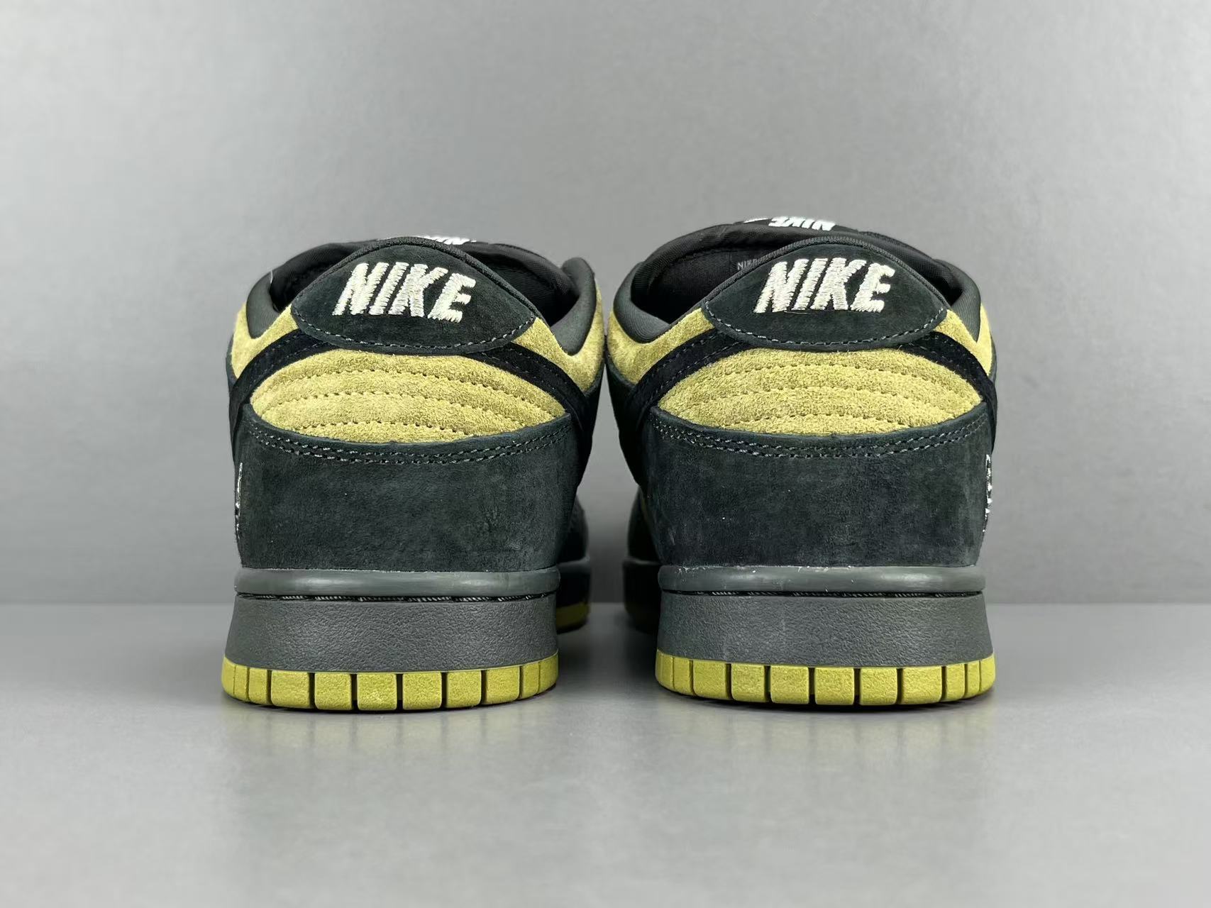 Nike x Supreme Dunk SB Low Low-top skate sneakers in yellow and black, featuring comfortable wear, Asia-exclusive edition, and slip-resistant, durable sole. Suitable for men and women (unisex). - Image 15