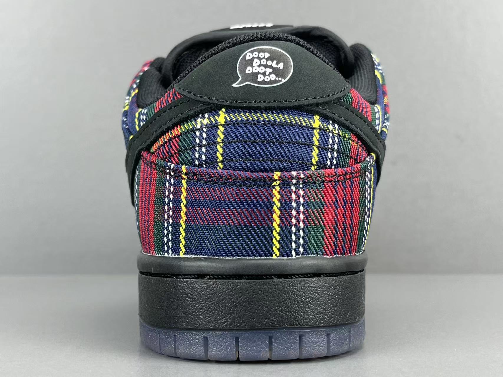– Nike x Supreme Dunk Low SUP Low-top casual skate sneakers in a collaborative edition, featuring comfortable everyday wear. Suitable for men and women (unisex). - Image 2