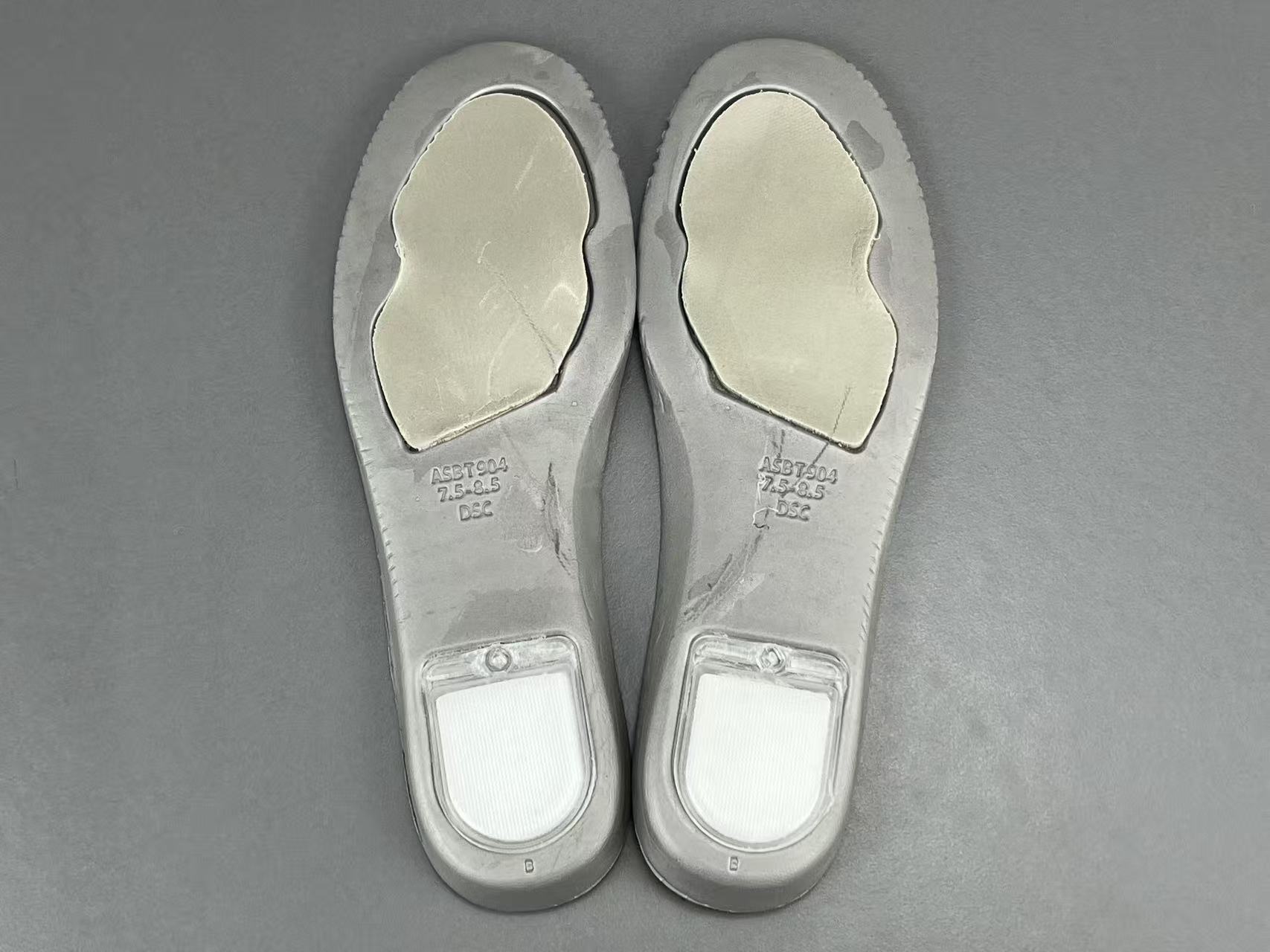 – Nike x Supreme Dunk Low SUP Low-top casual skate sneakers in a collaborative edition, featuring comfortable everyday wear. Suitable for men and women (unisex). - Image 9