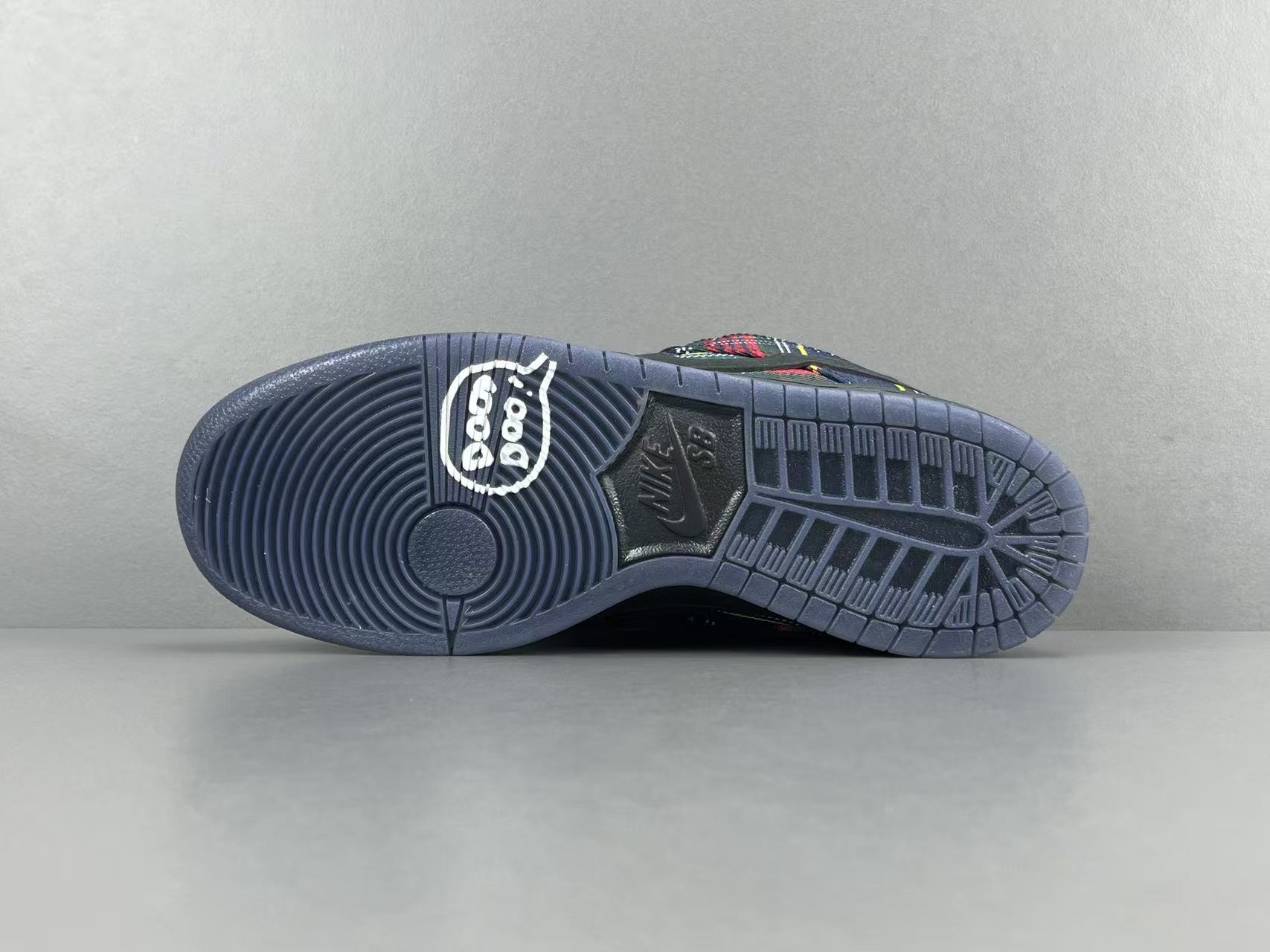 – Nike x Supreme Dunk Low SUP Low-top casual skate sneakers in a collaborative edition, featuring comfortable everyday wear. Suitable for men and women (unisex). - Image 13