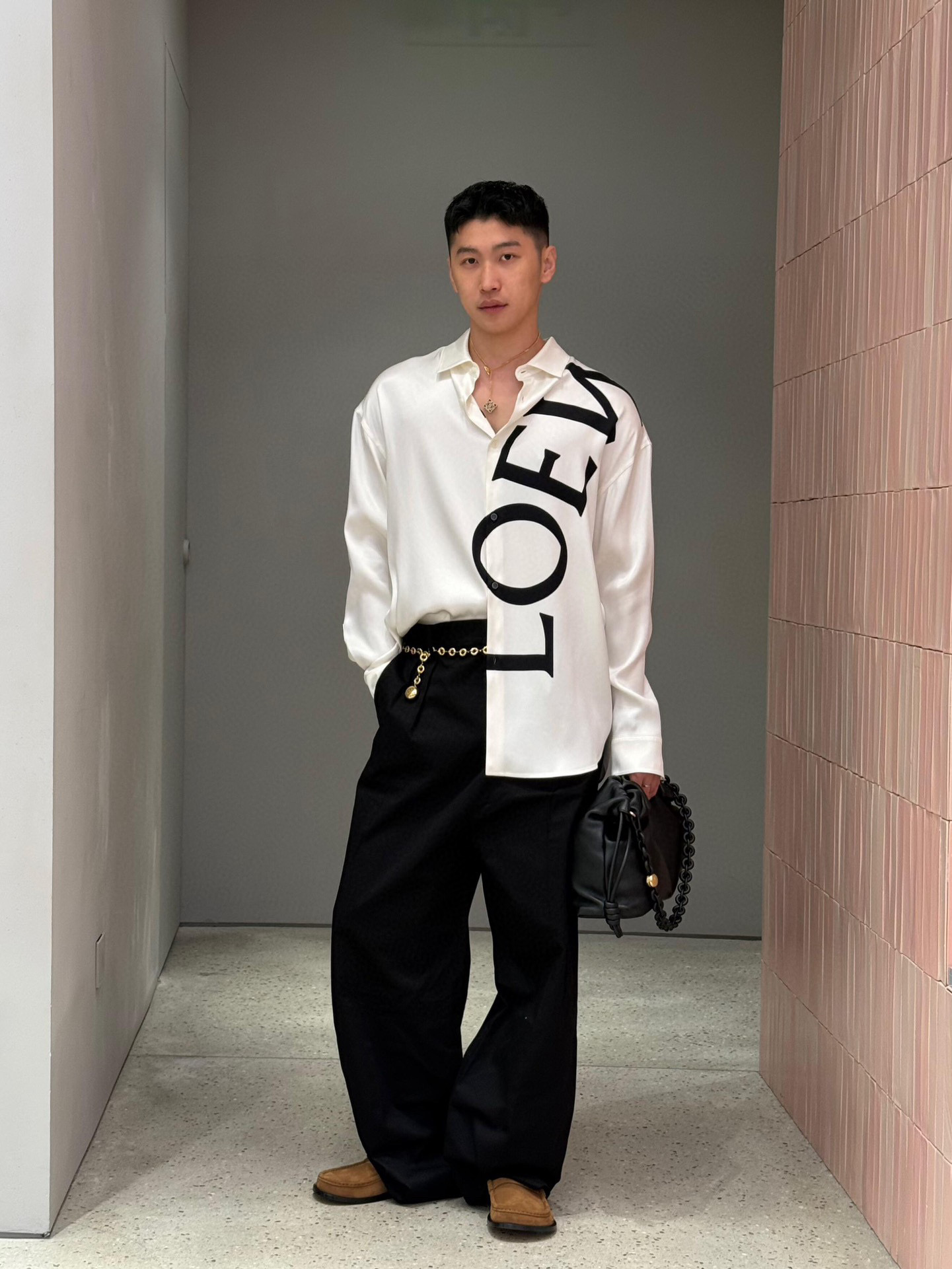 Lew printed silk shirt The custom-made mulberry silk material has a natural luster, with ivory white as the background color, and the black Lew letters printed diagonally on it with ink shadow give a new visual focus in a very tense posture, using a dynamic and irregular beauty to declare the nobility of the brand. - Image 11
