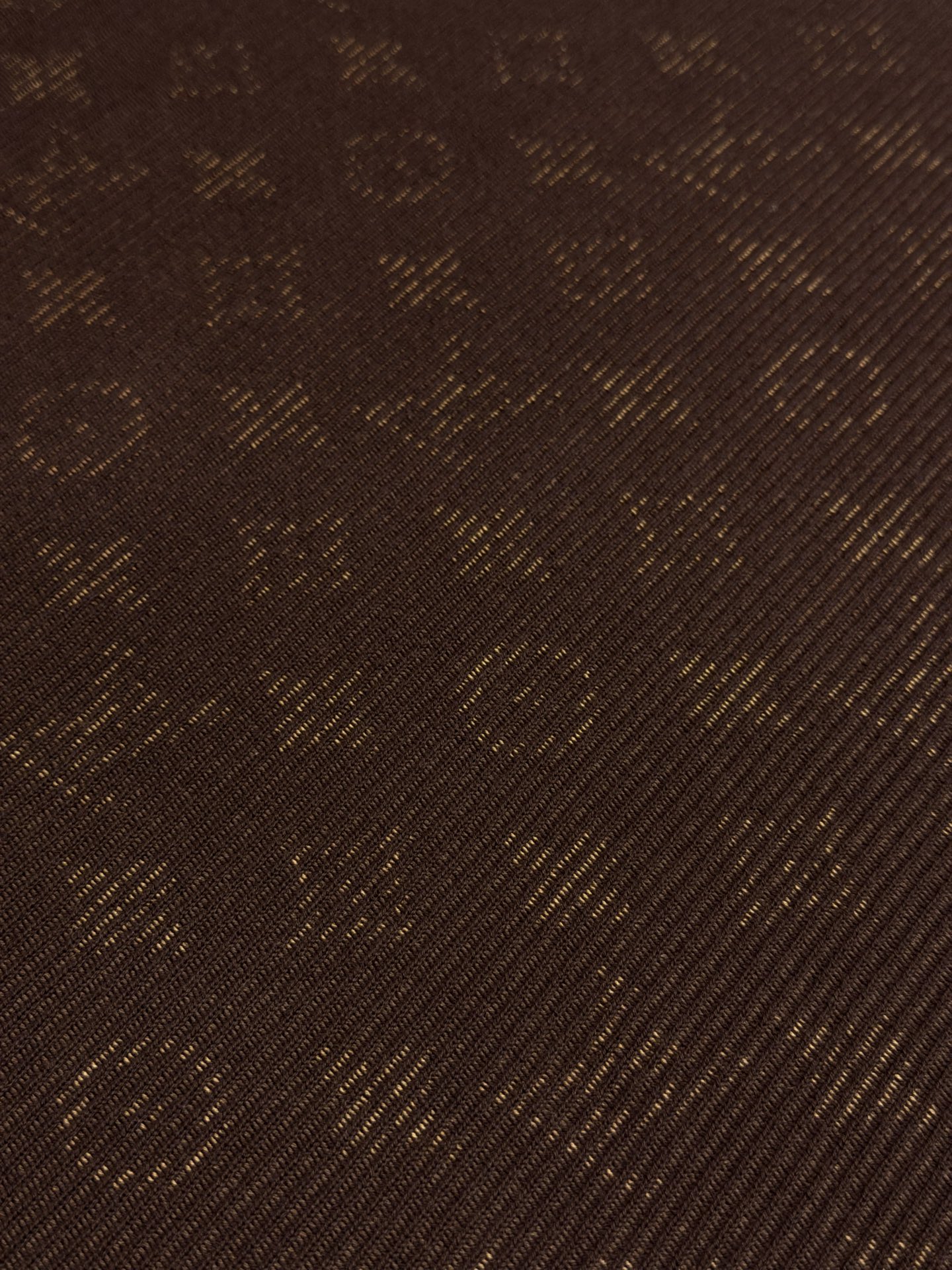 Lu double-sided jacquard heavy woolen short sleeves This short-sleeved crew neck shirt is made of cotton fabric dyed in fresh colors. The dark Monogram pattern quietly appears when the ribbed fabric is stretched, cleverly echoing the fun trompe l'oeil effect of the 2026 autumn and winter show. - Image 6
