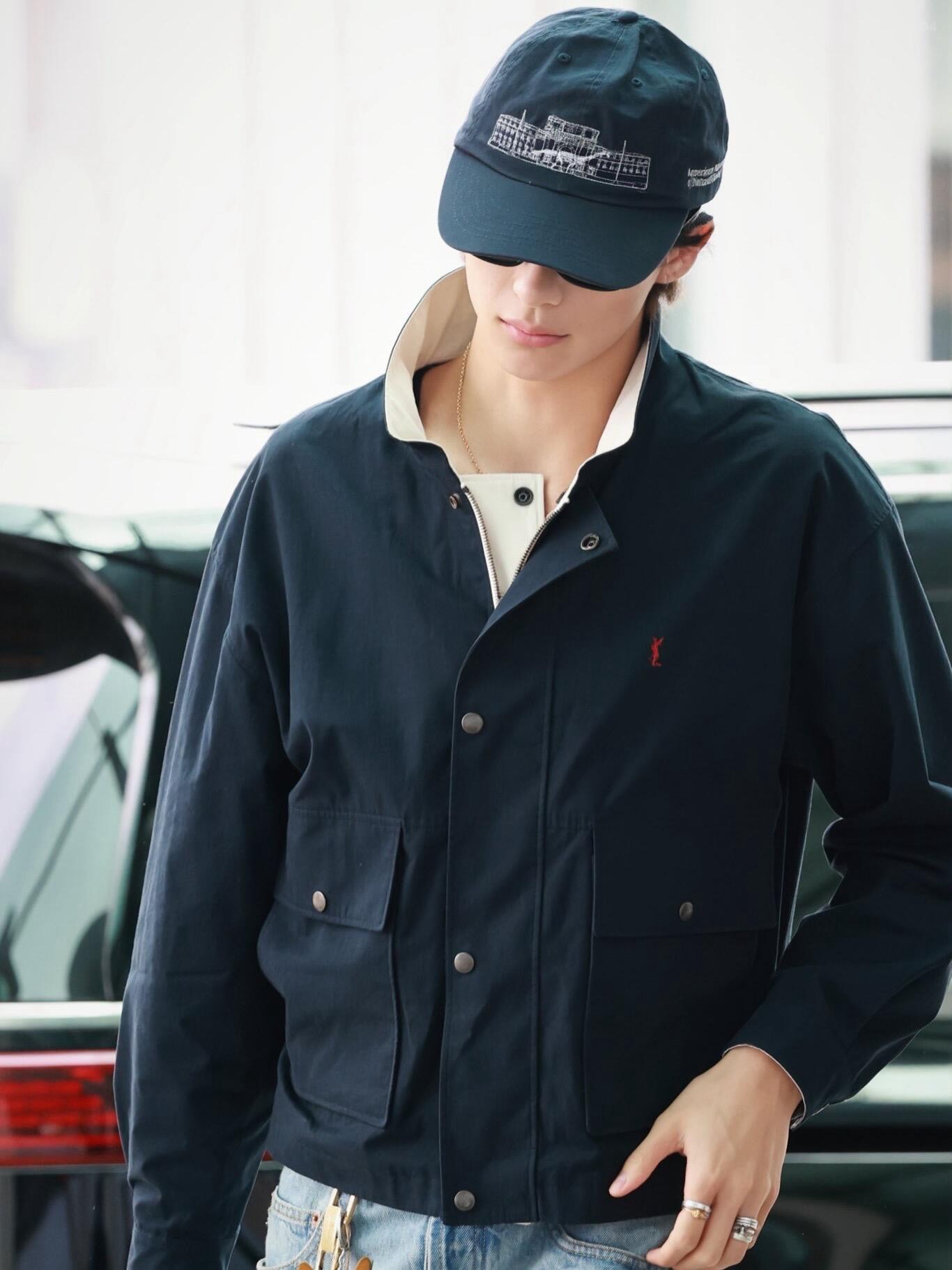 Yves Saint Laurent logo embroidered reversible jacket Custom-made obsidian velvet-extracted cotton sail, the outer layer is solid and solid, and the inner layer is condensed with fine velvet, which is soft and comfortable, with a natural texture of hardness and softness. - Image 11