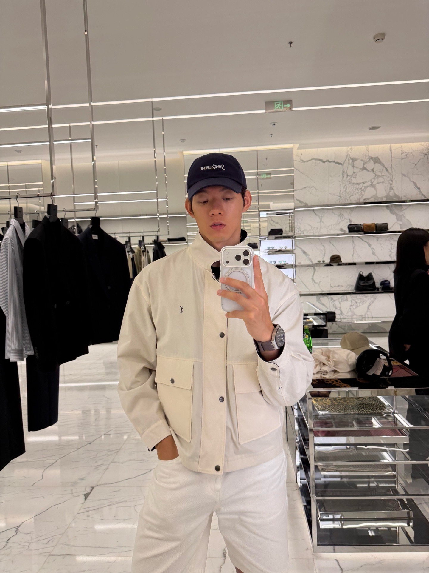 Yves Saint Laurent logo embroidered reversible jacket Custom-made obsidian velvet-extracted cotton sail, the outer layer is solid and solid, and the inner layer is condensed with fine velvet, which is soft and comfortable, with a natural texture of hardness and softness. - Image 15
