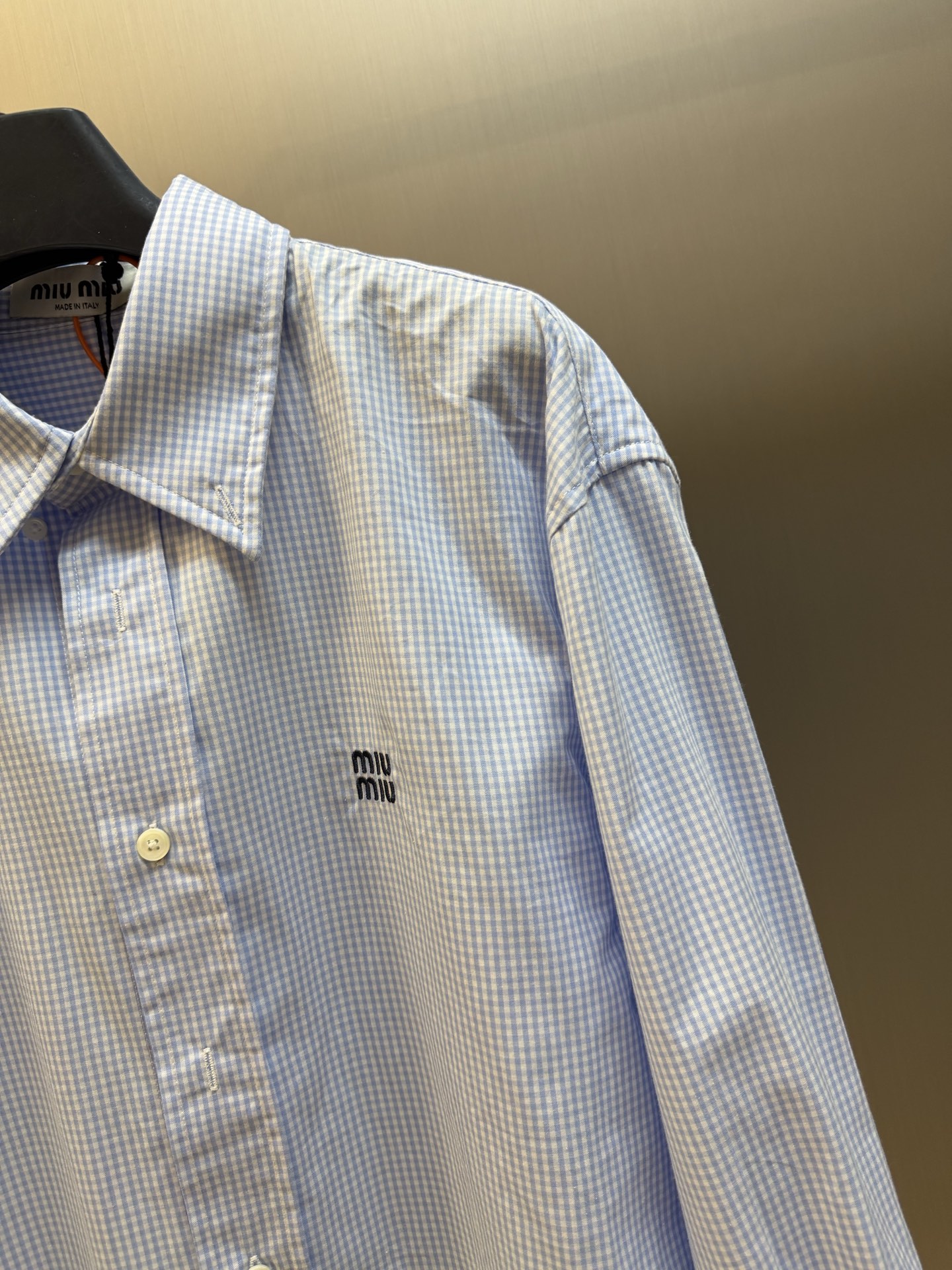 Miu logo checked shirt Custom-woven yarn-dyed jacquard blue and white fine plaid fabric, fine blue and white plaids interwoven vertically and horizontally, classic button-point collar with neat and concise lines, Miu embroidered logo on the left chest with low-key drop printing, and the brand's archives are engraved in every square inch - Image 3