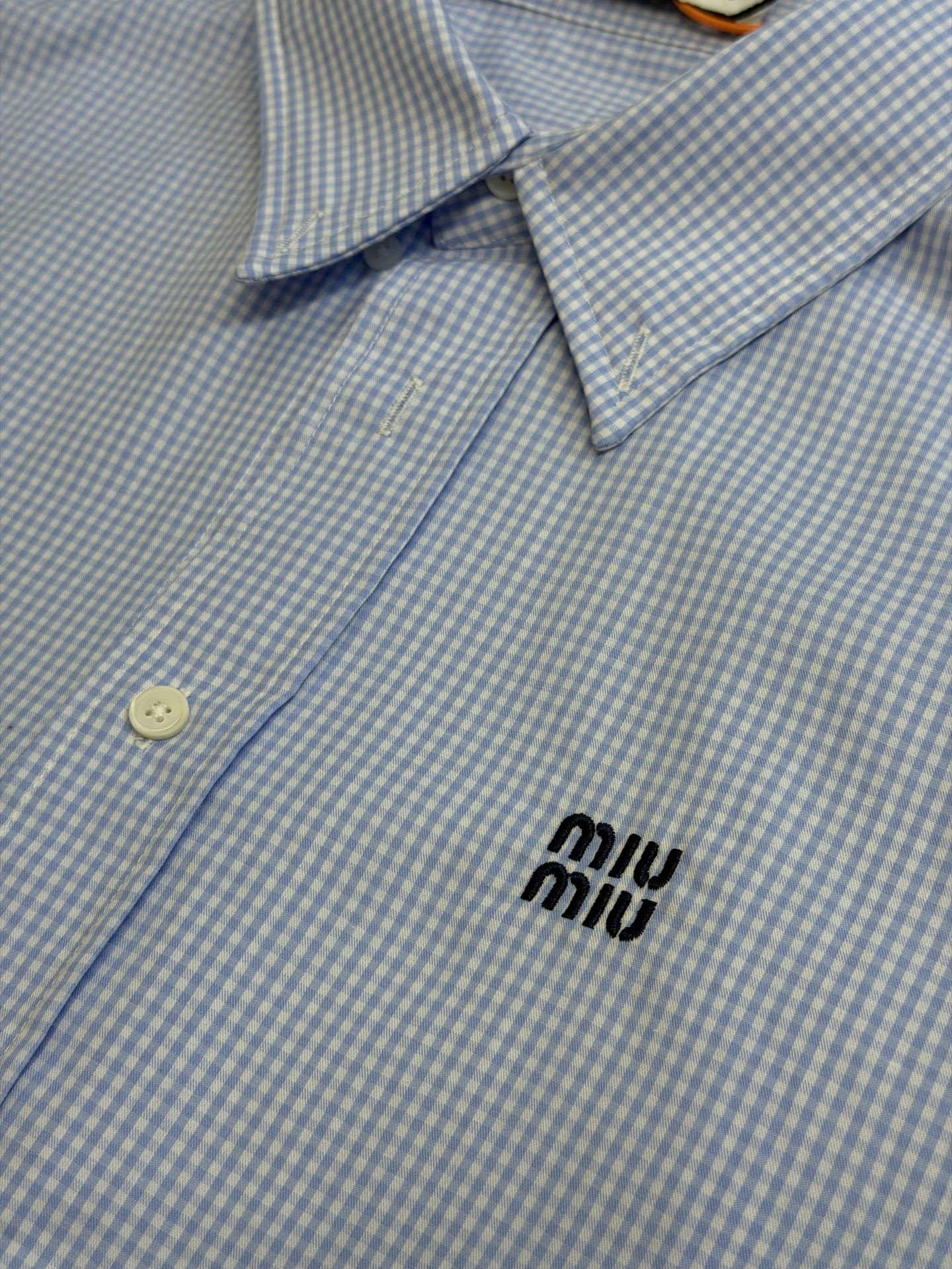Miu logo checked shirt Custom-woven yarn-dyed jacquard blue and white fine plaid fabric, fine blue and white plaids interwoven vertically and horizontally, classic button-point collar with neat and concise lines, Miu embroidered logo on the left chest with low-key drop printing, and the brand's archives are engraved in every square inch - Image 6