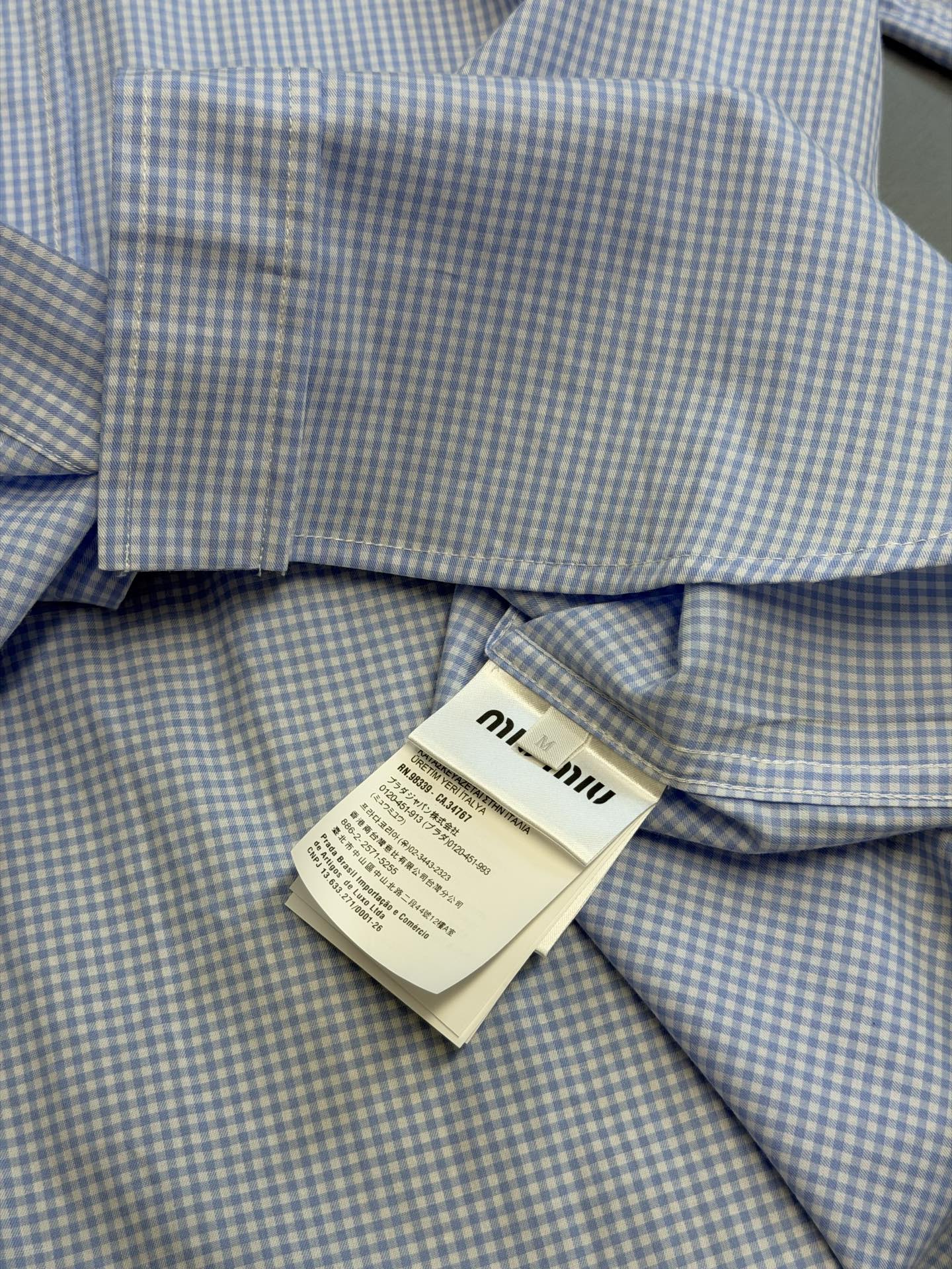 Miu logo checked shirt Custom-woven yarn-dyed jacquard blue and white fine plaid fabric, fine blue and white plaids interwoven vertically and horizontally, classic button-point collar with neat and concise lines, Miu embroidered logo on the left chest with low-key drop printing, and the brand's archives are engraved in every square inch - Image 9