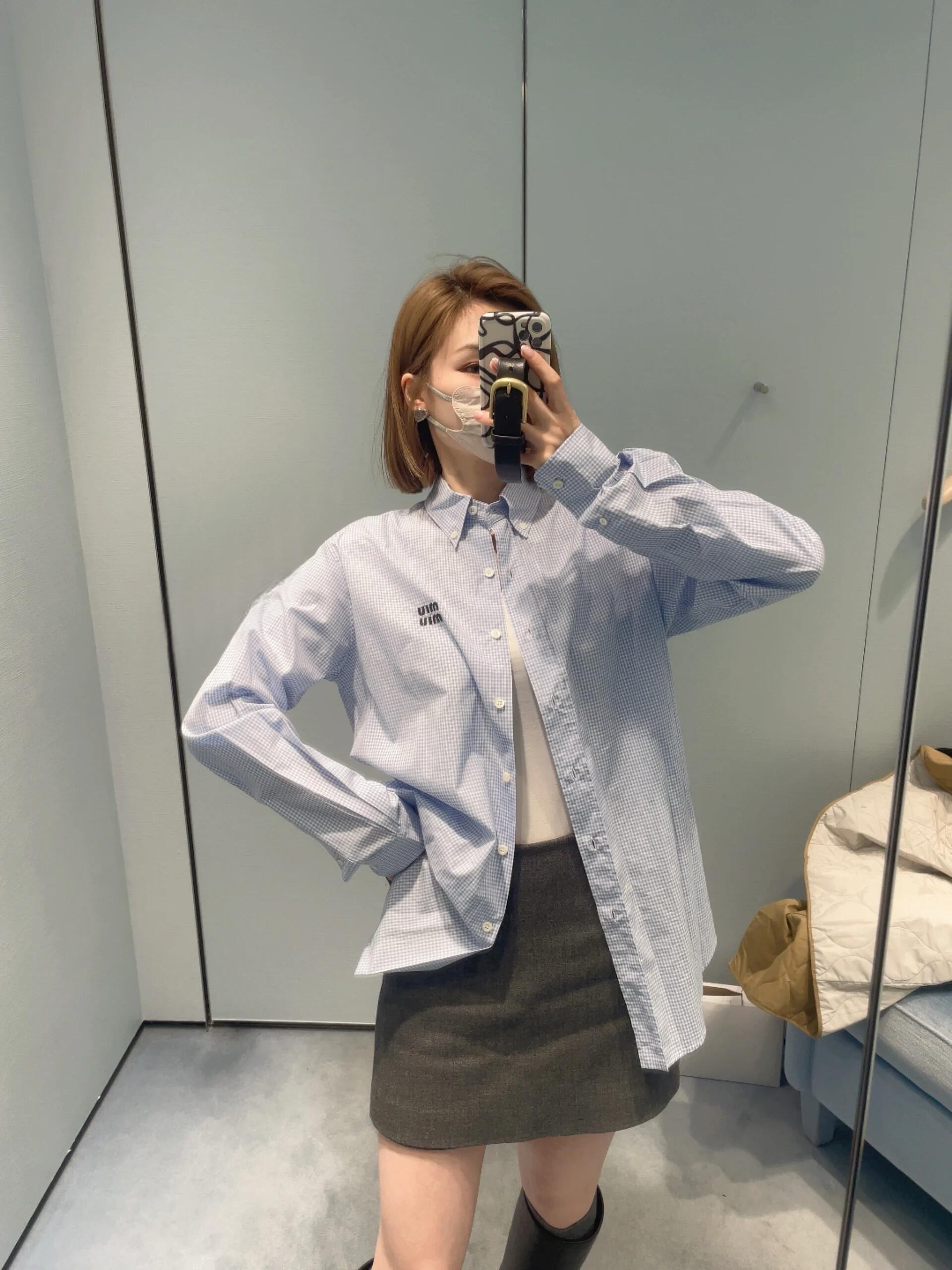 Miu logo checked shirt Custom-woven yarn-dyed jacquard blue and white fine plaid fabric, fine blue and white plaids interwoven vertically and horizontally, classic button-point collar with neat and concise lines, Miu embroidered logo on the left chest with low-key drop printing, and the brand's archives are engraved in every square inch - Image 13