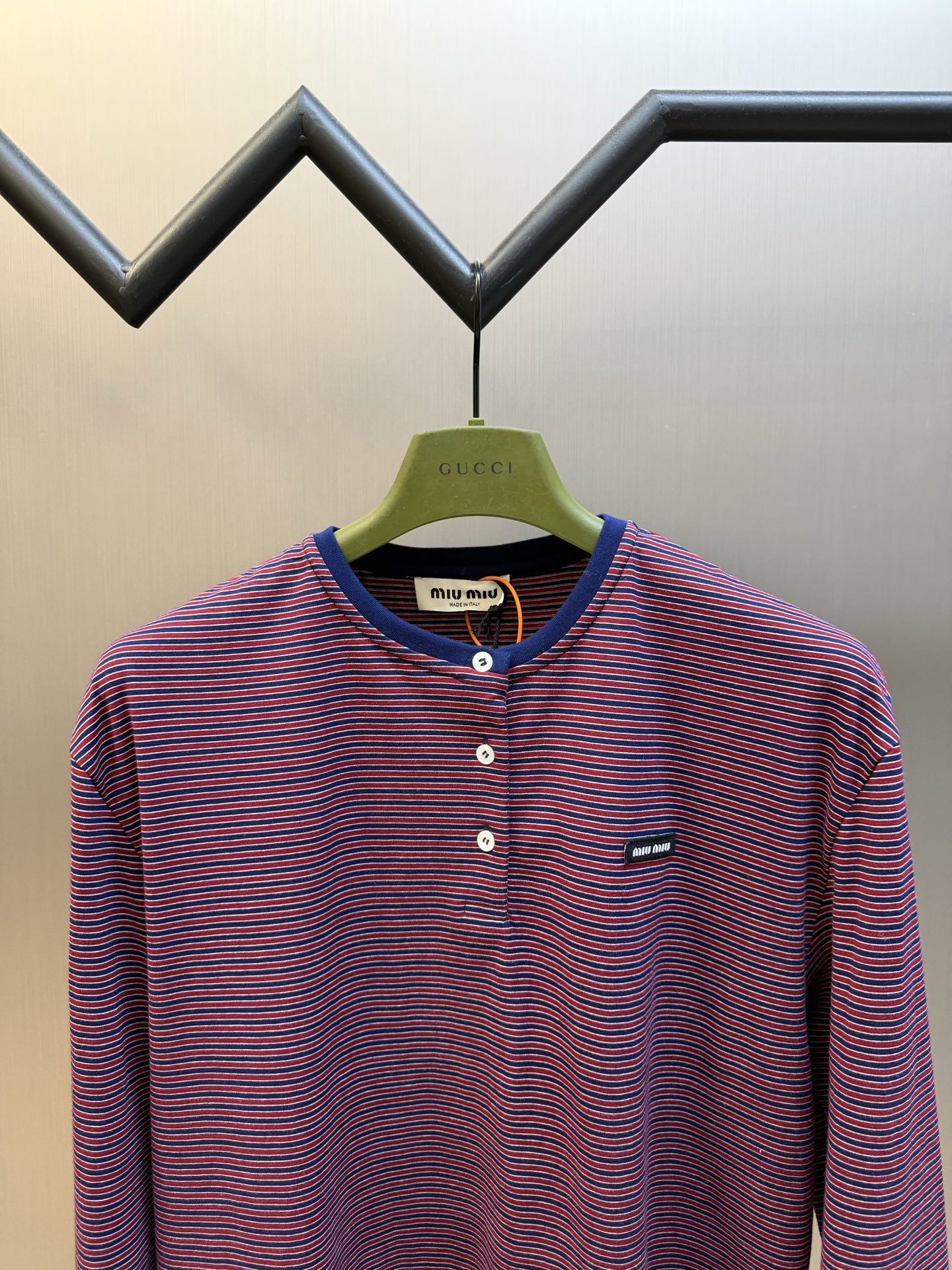 Miu logo striped henley collar long sleeves Customized textured plain weave cotton, intertwined green and burgundy thin strips of warp and weft, layered colors, classic henley half placket configuration, neat opening and closing, contrasting collar edge delicately outlines the collar, brand woven logo sewn on the left chest, loose dropped shoulders silhouette, integrating the Italian retro college heritage into the daily shape, interpreting a relaxed and elegant high-end elegance style - Image 2