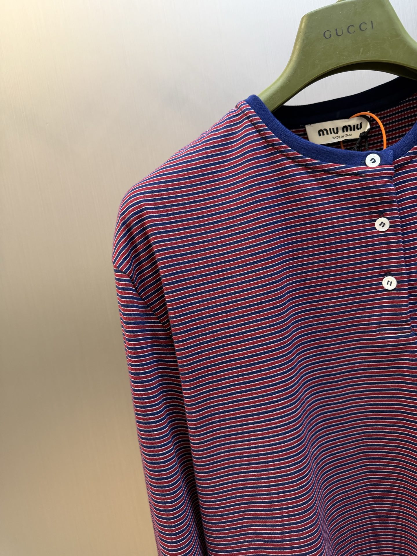 Miu logo striped henley collar long sleeves Customized textured plain weave cotton, intertwined green and burgundy thin strips of warp and weft, layered colors, classic henley half placket configuration, neat opening and closing, contrasting collar edge delicately outlines the collar, brand woven logo sewn on the left chest, loose dropped shoulders silhouette, integrating the Italian retro college heritage into the daily shape, interpreting a relaxed and elegant high-end elegance style - Image 3