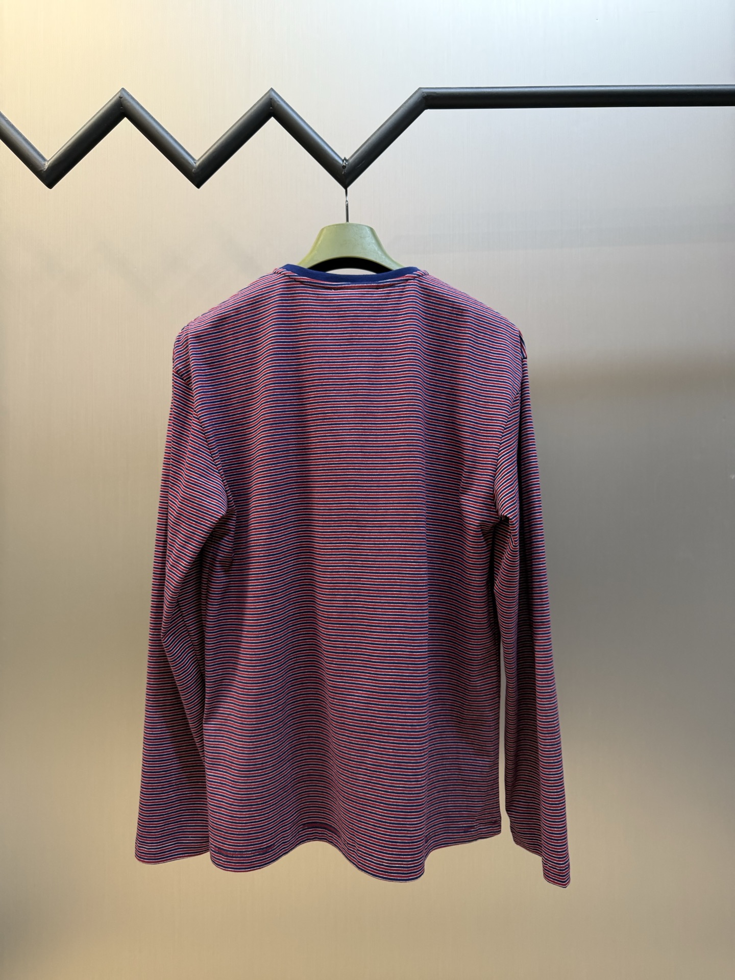 Miu logo striped henley collar long sleeves Customized textured plain weave cotton, intertwined green and burgundy thin strips of warp and weft, layered colors, classic henley half placket configuration, neat opening and closing, contrasting collar edge delicately outlines the collar, brand woven logo sewn on the left chest, loose dropped shoulders silhouette, integrating the Italian retro college heritage into the daily shape, interpreting a relaxed and elegant high-end elegance style - Image 5