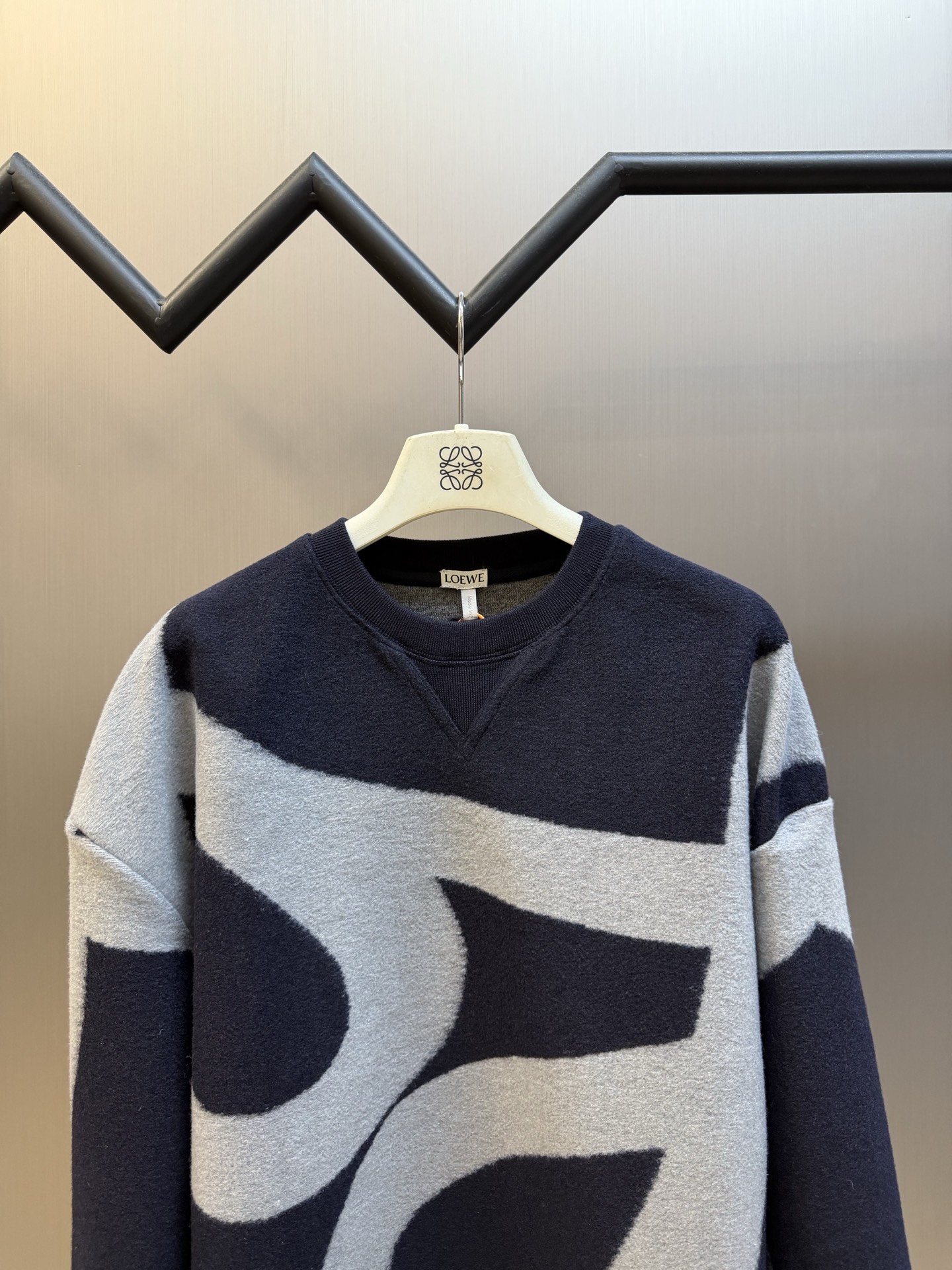 Lew Anagram embroidered jacquard sweater Custom-woven cotton blend with sequence pattern, two-color warp and weft intertwined, abstract streamlined large curve pattern spread vertically and horizontally, stretched Anagram symbol wanders freely, a small Anagram embroidery is placed in the center of the back of the neck, the stitching is even and concise, accurately annotating the brand's collection of aesthetic symbols - Image 2