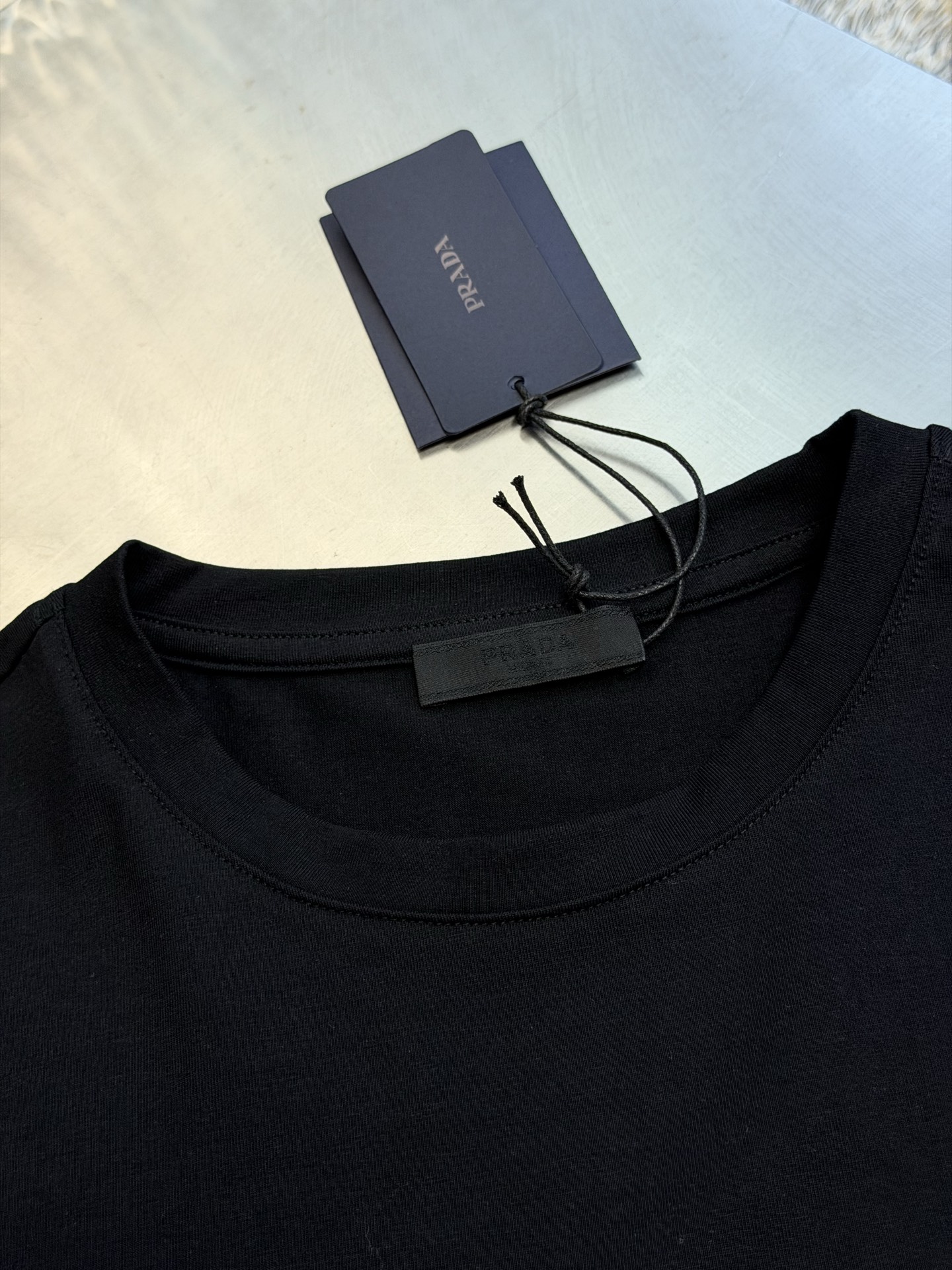 Pd embroidered stretch cotton long-sleeved T-shirt Selected 92% cotton + 8% spandex blended fabric, the cotton material brings a delicate and soft cloth texture, which is skin-friendly, breathable, and not easy to get stuffy and sweaty; combined with an appropriate amount of spandex, it gives the fabric just the right amount of resilience, allowing it to stretch without being tight and move without restriction. - Image 5