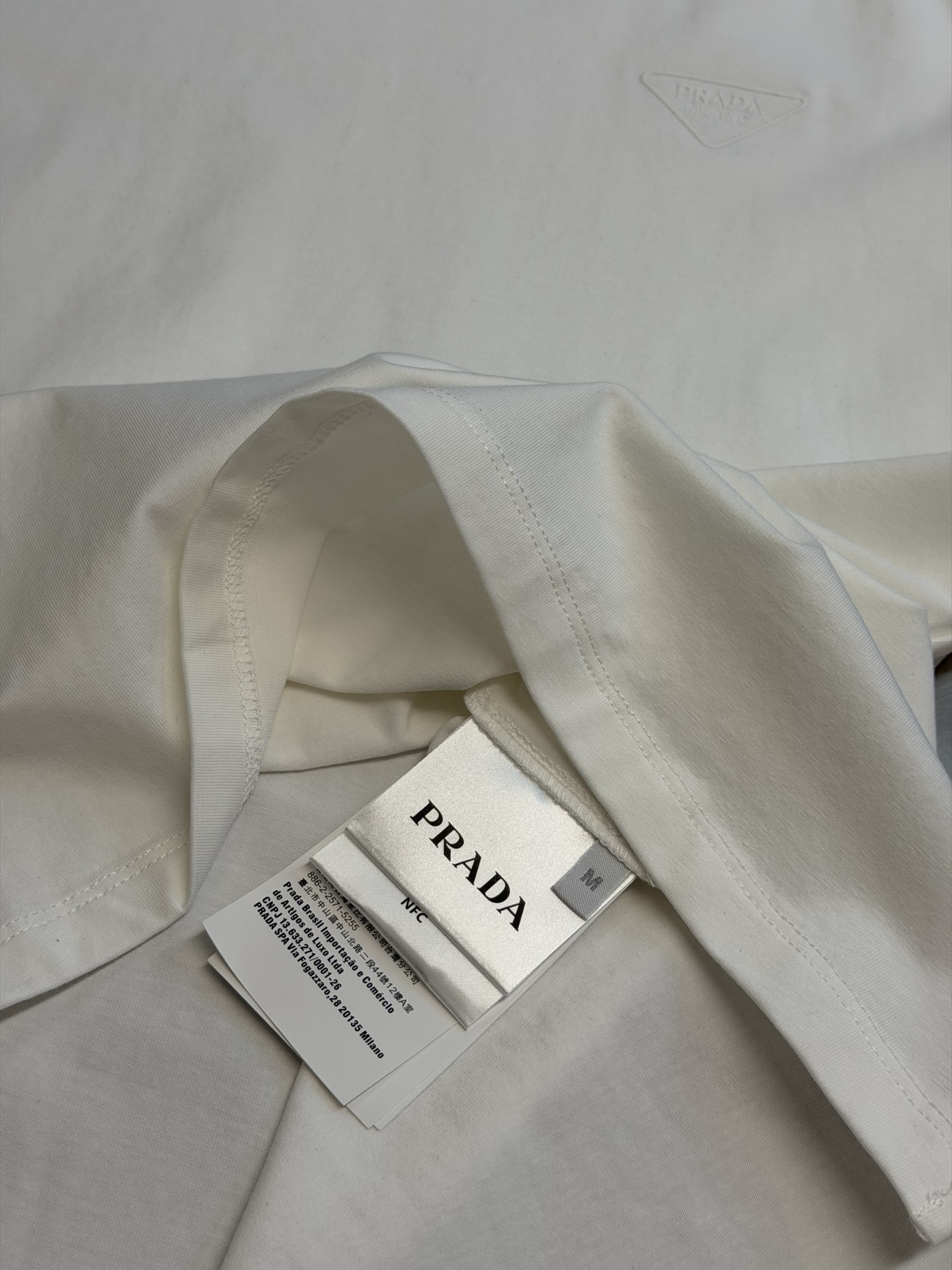Pd embroidered stretch cotton long-sleeved T-shirt Selected 92% cotton + 8% spandex blended fabric, the cotton material brings a delicate and soft cloth texture, which is skin-friendly, breathable, and not easy to get stuffy and sweaty; combined with an appropriate amount of spandex, it gives the fabric just the right amount of resilience, allowing it to stretch without being tight and move without restriction. - Image 9
