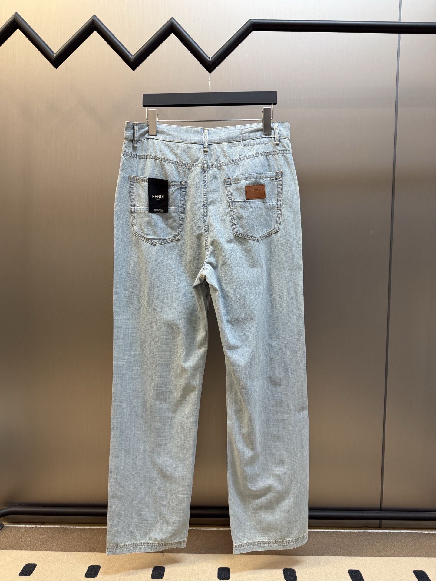FD jeans with leather logo patch Select 100% cotton original color denim, using dense twill weave, the cloth has a natural and subtle bamboo texture, the texture is clear, the touch is solid but not bulky - Image 4
