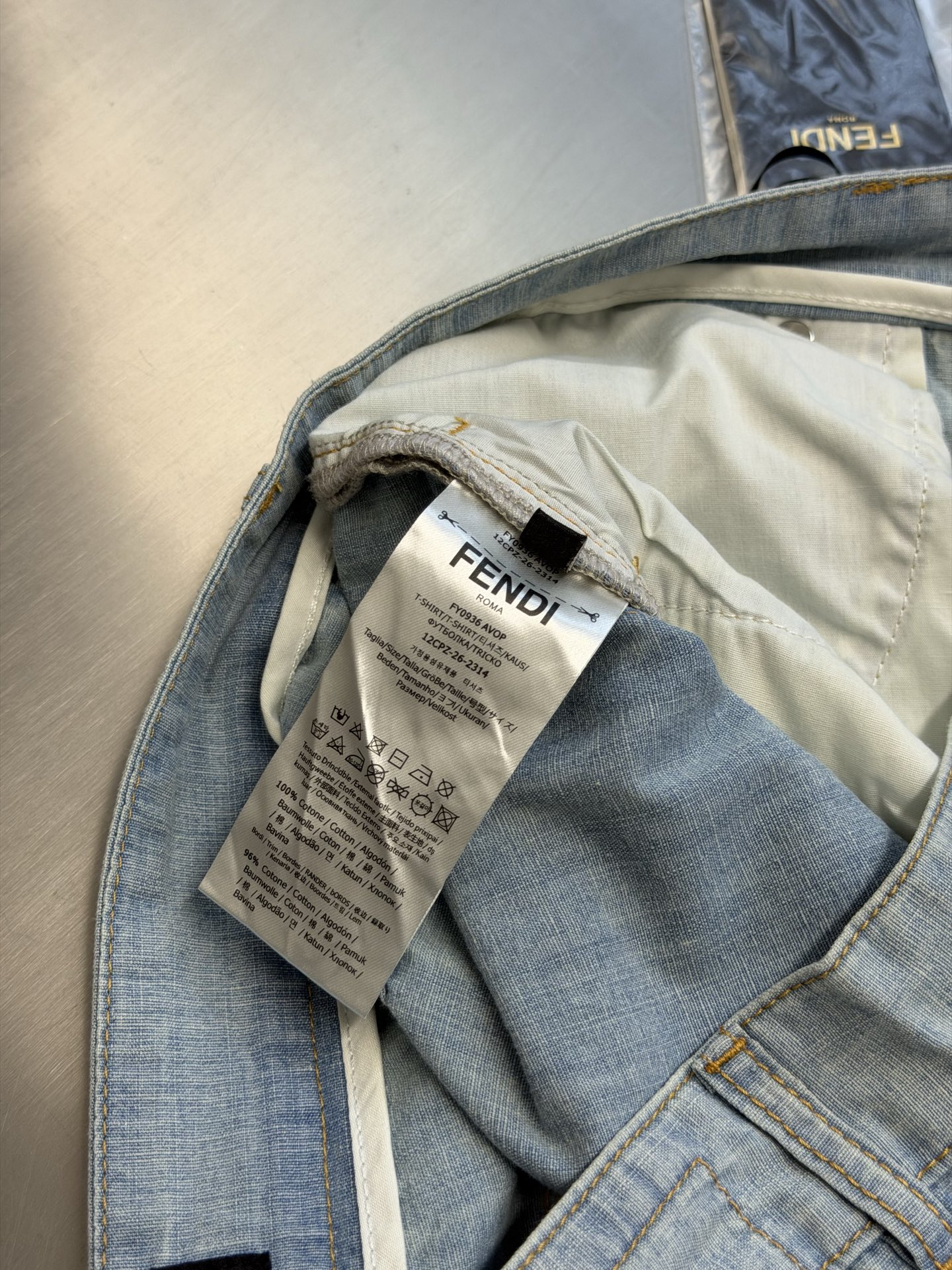 FD jeans with leather logo patch Select 100% cotton original color denim, using dense twill weave, the cloth has a natural and subtle bamboo texture, the texture is clear, the touch is solid but not bulky - Image 9