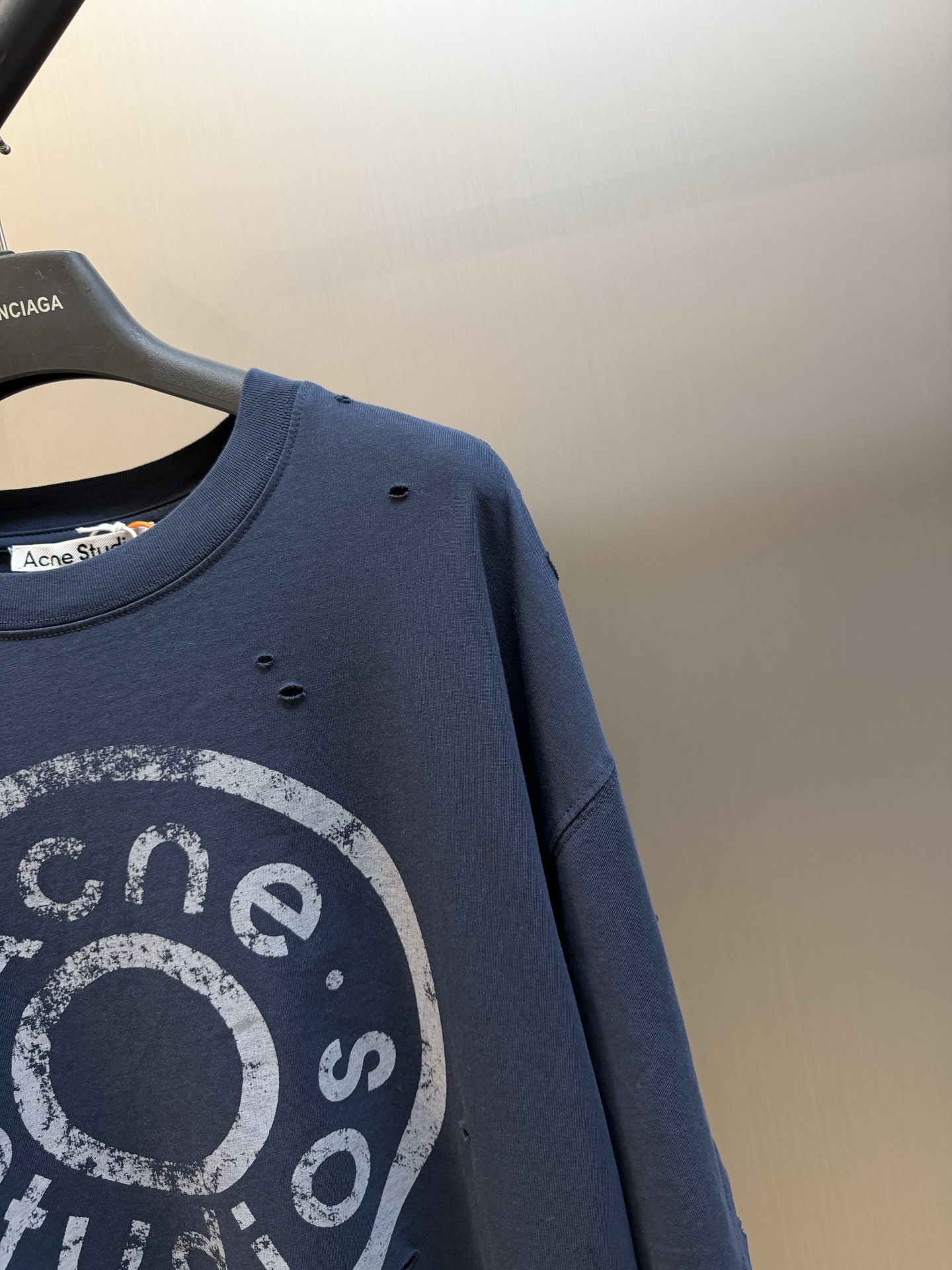 Ac Studios Distressed Logo Fake Two Piece Long Sleeve Customized plain cotton with weft sequence, neat round neck, simple and restrained, layered structure cleverly creates fake two-piece layers, short sleeves stacked on long sleeves for a three-dimensional look, the chest is embellished with the seasonal denim-style rivet logo, retro marks are dimly deposited on the fabric, the body is staggered with frayed holes, and the natural texture of the fabric is deconstructed, and the loose shoulder silhouette is relaxed. - Image 2