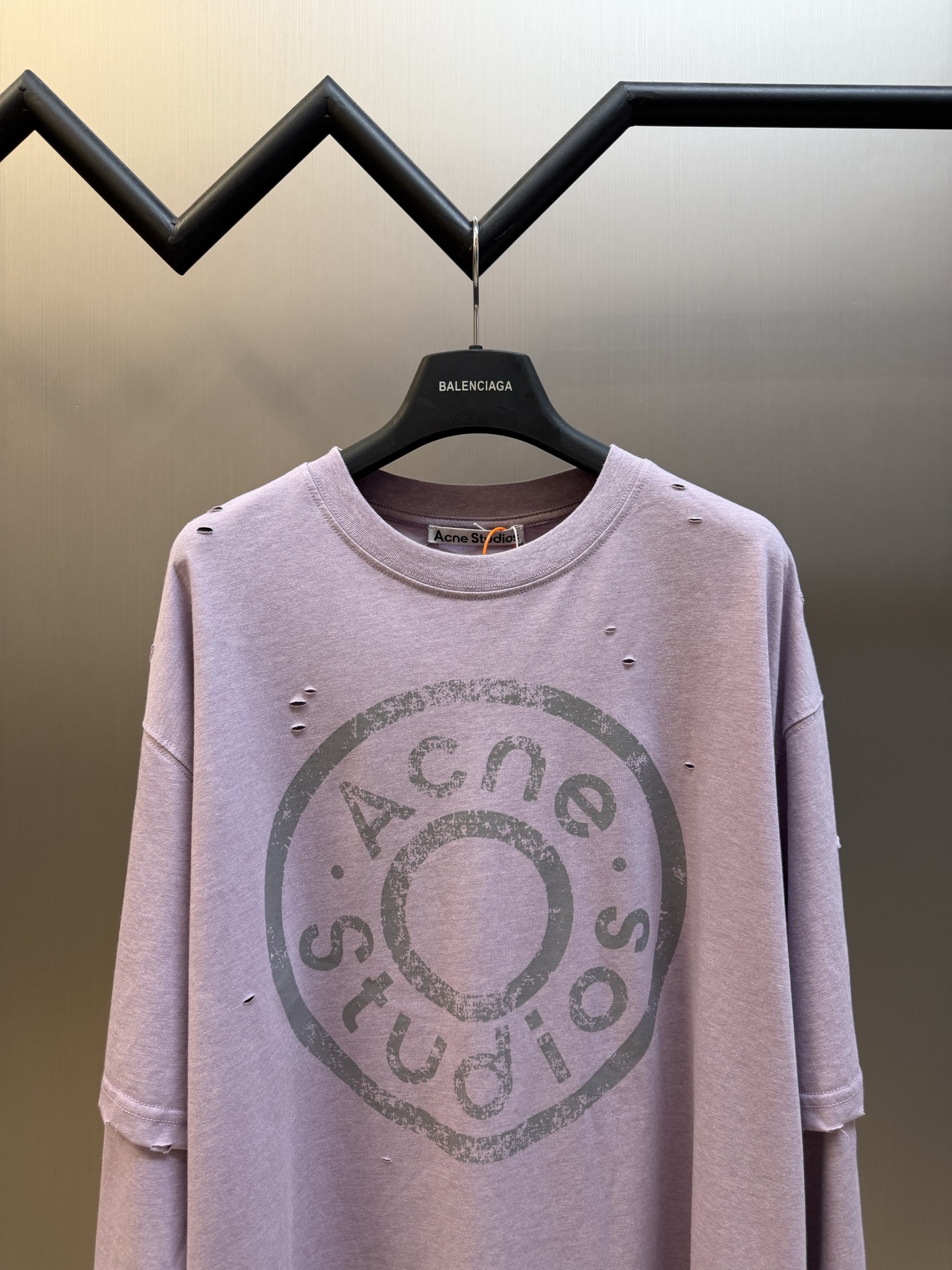 Ac Studios Distressed Logo Fake Two Piece Long Sleeve Customized plain cotton with weft sequence, neat round neck, simple and restrained, layered structure cleverly creates fake two-piece layers, short sleeves stacked on long sleeves for a three-dimensional look, the chest is embellished with the seasonal denim-style rivet logo, retro marks are dimly deposited on the fabric, the body is staggered with frayed holes, and the natural texture of the fabric is deconstructed, and the loose shoulder silhouette is relaxed. - Image 2