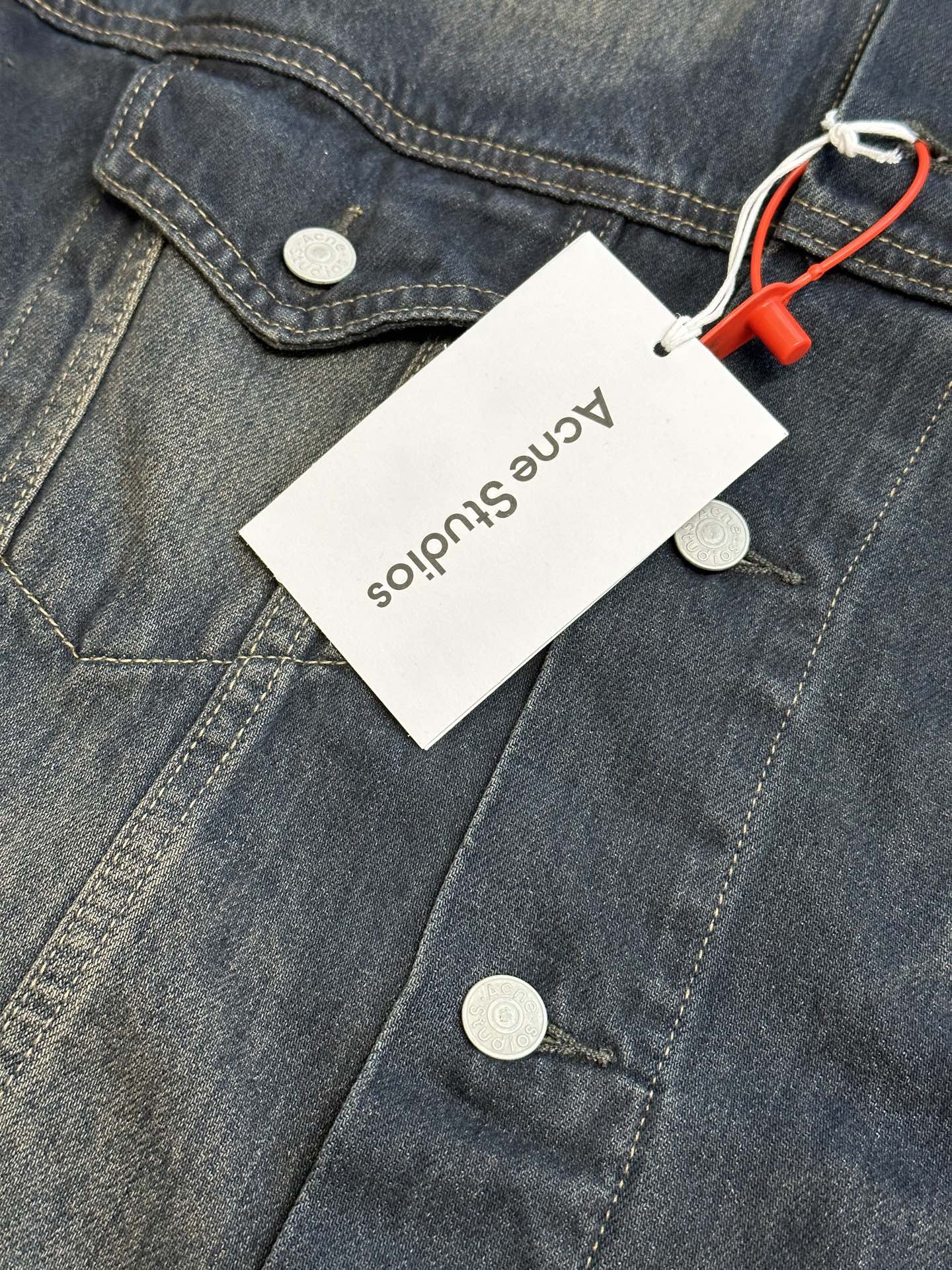Ac Studios embroidered denim jacket Customized densely woven cotton denim material, with gradient fried blue as the base tone, is the ultimate expression of retro aesthetics - Image 6