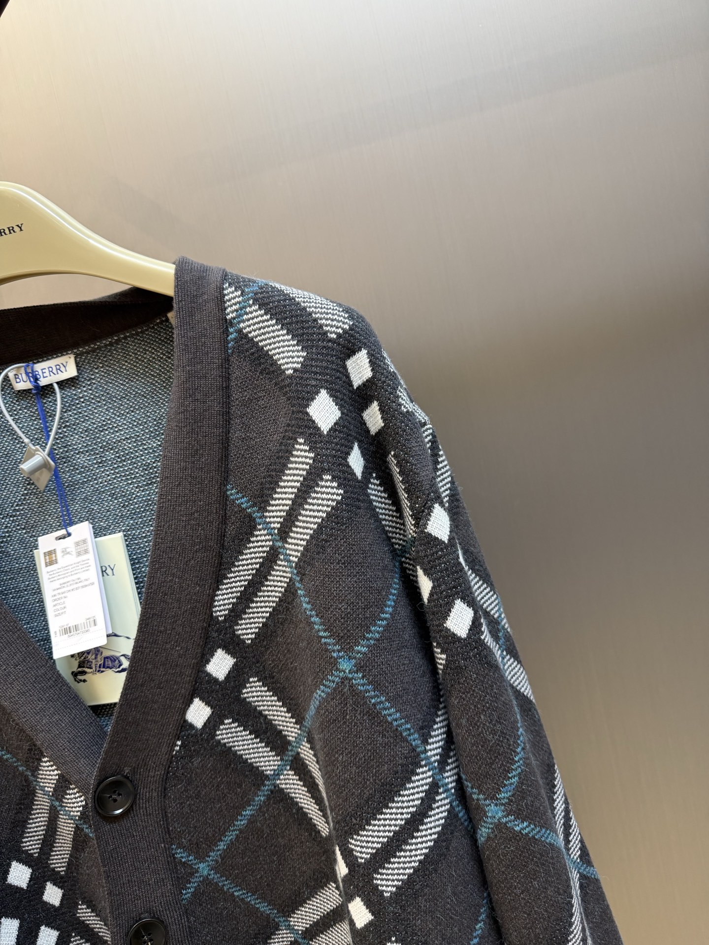 Bbr plaid jacquard cardigan knitted sweater Wool blended mohair yarn, using German imported (SOTO) 14 knitting machine, fabric jacquard, wool enzyme washing, customized 1:1 buttons size:s m l xl ⚠️Hand washing is recommended (this product is made of wool and is not easy to machine wash) - Image 3