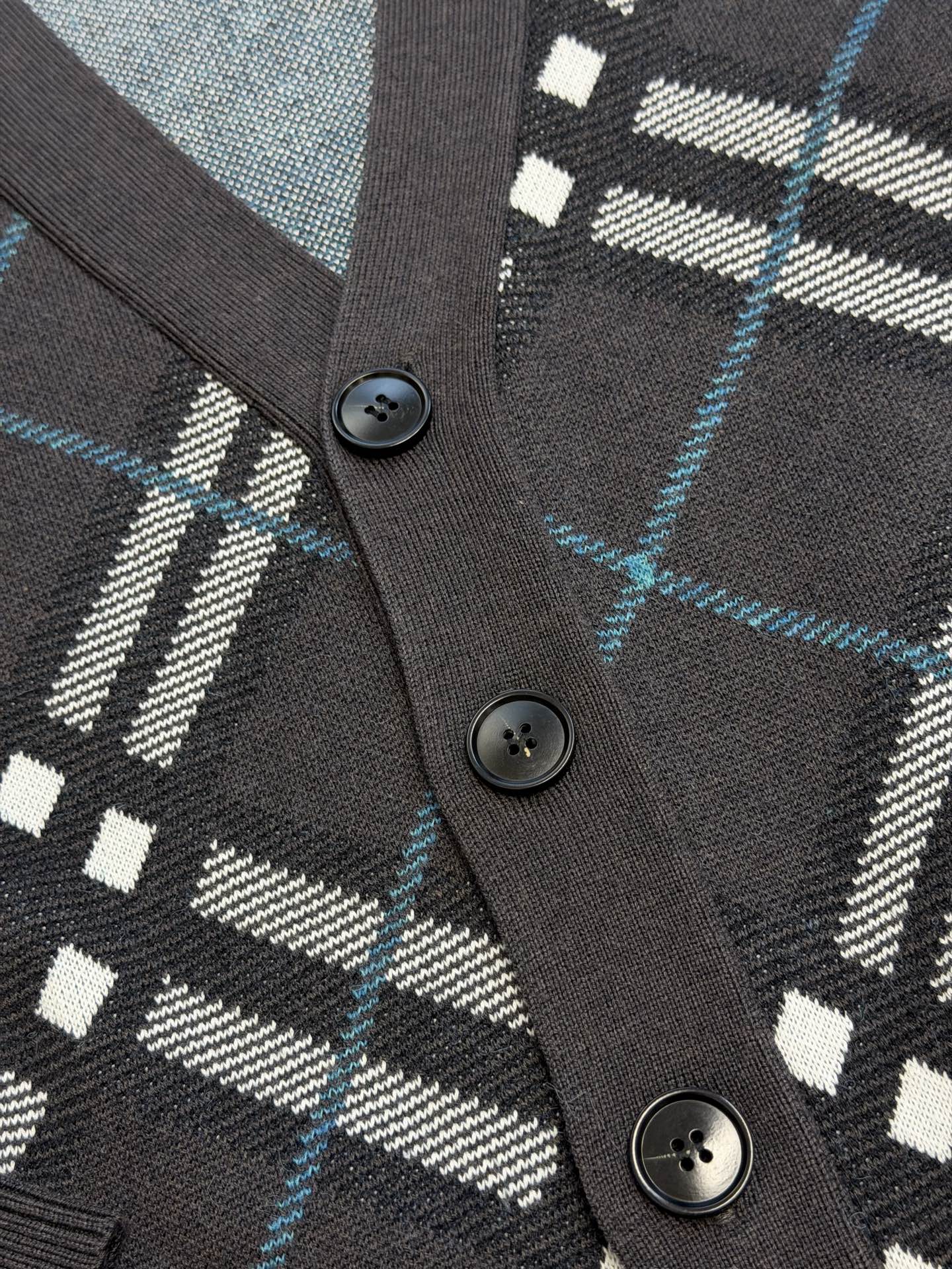 Bbr plaid jacquard cardigan knitted sweater Wool blended mohair yarn, using German imported (SOTO) 14 knitting machine, fabric jacquard, wool enzyme washing, customized 1:1 buttons size:s m l xl ⚠️Hand washing is recommended (this product is made of wool and is not easy to machine wash) - Image 7