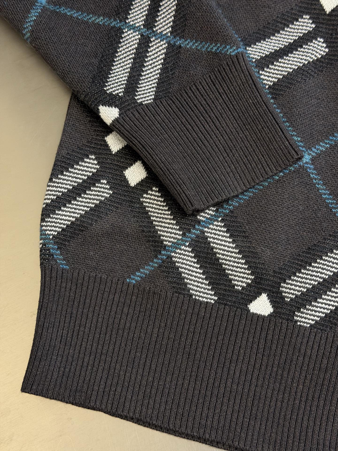 Bbr plaid jacquard cardigan knitted sweater Wool blended mohair yarn, using German imported (SOTO) 14 knitting machine, fabric jacquard, wool enzyme washing, customized 1:1 buttons size:s m l xl ⚠️Hand washing is recommended (this product is made of wool and is not easy to machine wash) - Image 8