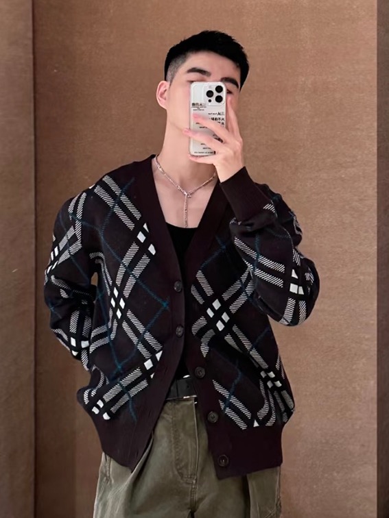 Bbr plaid jacquard cardigan knitted sweater Wool blended mohair yarn, using German imported (SOTO) 14 knitting machine, fabric jacquard, wool enzyme washing, customized 1:1 buttons size:s m l xl ⚠️Hand washing is recommended (this product is made of wool and is not easy to machine wash) - Image 15
