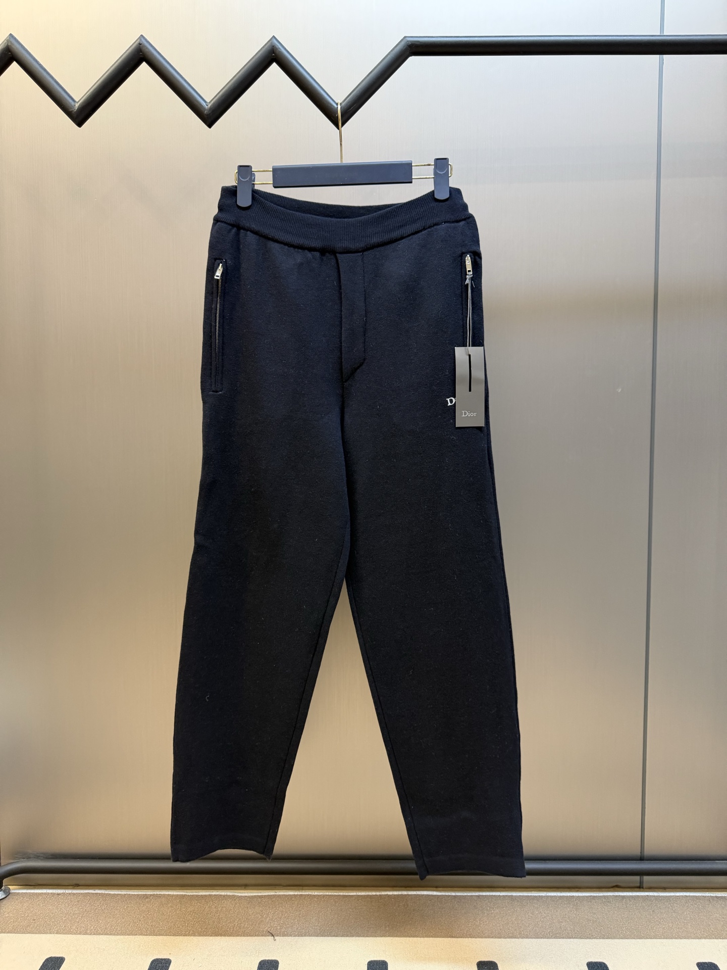 Dr embroidered jacquard Oblique blend track pants Use 45-count double-ply fine cotton blended yarn, use German imported loom (SOTO) 14 knitting machine, imported embroidery, fabric jacquard, wool enzyme washing size:s m l xl ⚠️Hand washing is recommended (this product is made of wool and is not easy to machine wash)