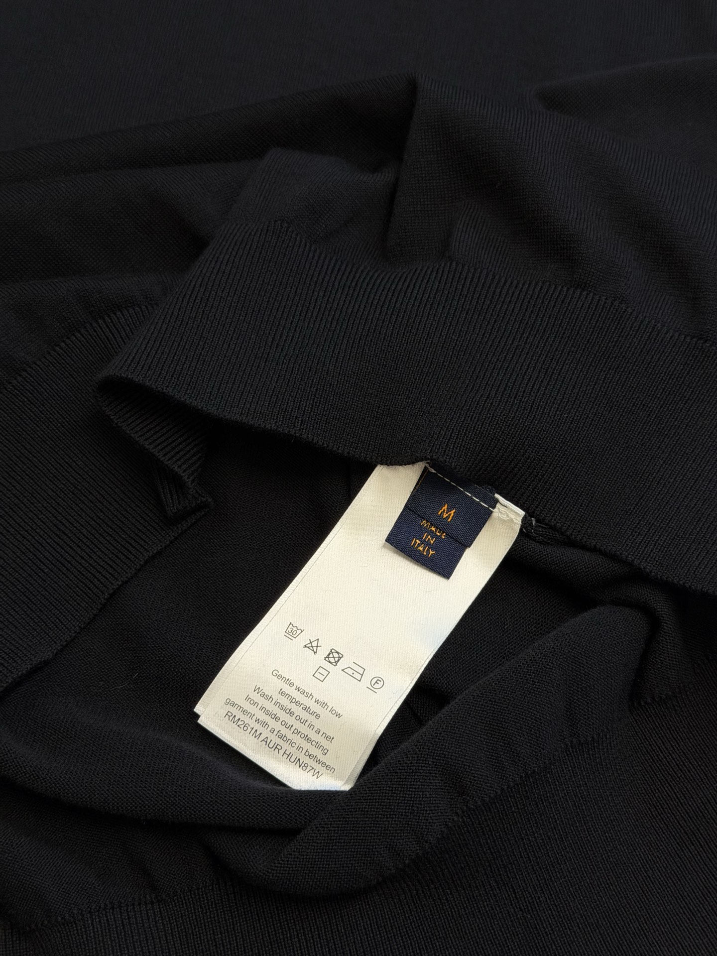 Lv jacquard logo cotton crewneck sweater 60-count double-ply combed cotton yarn, using a German imported (SOTO) 16 knitting machine, jacquard fabric, and enzyme washing of wool size:s m l xl ⚠️Hand washing is recommended (this product is made of wool and is not easy to machine wash) - Image 8